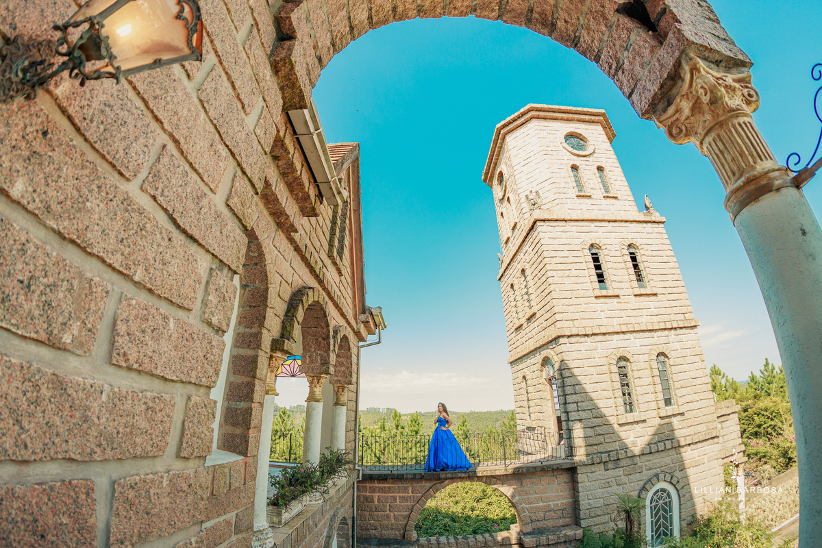 ensaio-de-quinze-anos-castelo-belvedere-castelo-em-treze-de-maio-vestido-azul-vestido-rosa-branco-forografa-de-lauro muller-fotografa-de-treze-de-mao-fotografa-de-santa-catarina-fotografa-destaque-do-ano