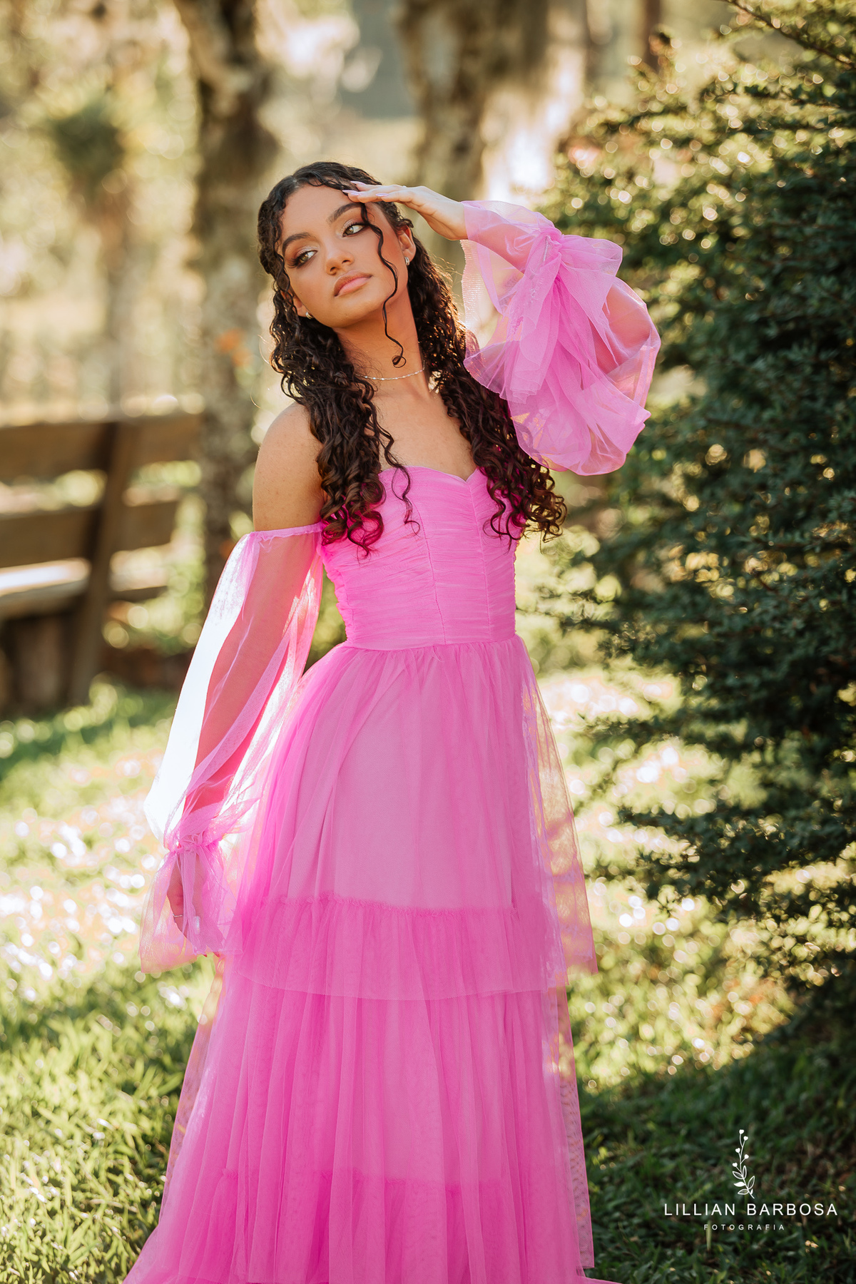 ensaio-de-quinze anos--ensaio-externo-em-lauro-muller-santa-catarina-vestido-rosa-pink-bem-barbie-em-uma-fazenda-um--do-sol-vestido-azul-vestido-de-brilho-balanço-lillian-barbosa-fotografia-fotografa-de-lauro-muller-