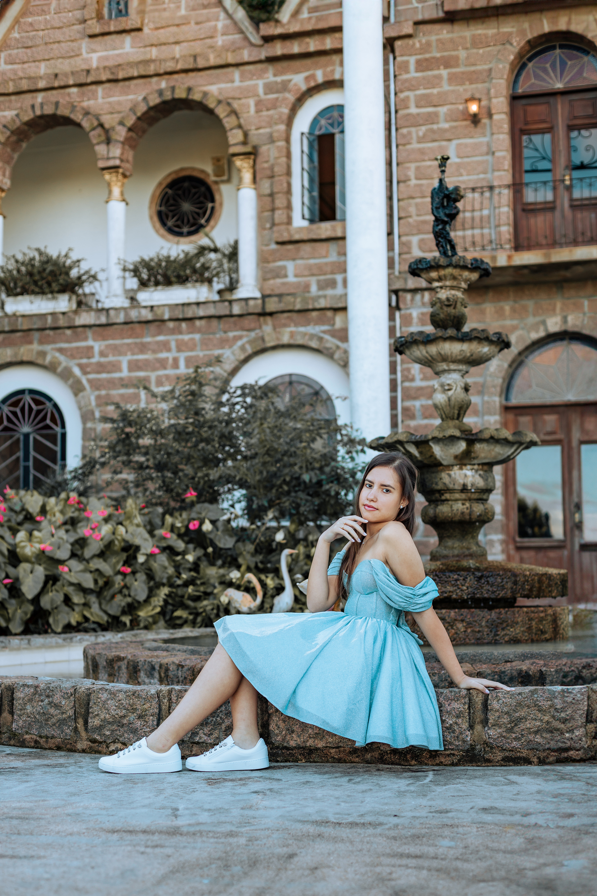 ensaio-de-quinze anos-ensaio-externo-em-treze-de-maio-santa-catarina-vestido-azul-castelo-belvedere-um-do-sol-vestido--lillian-barbosa-fotografia-fotografa-de-lauro-muller-fotogarfa-de-treze-de-maio