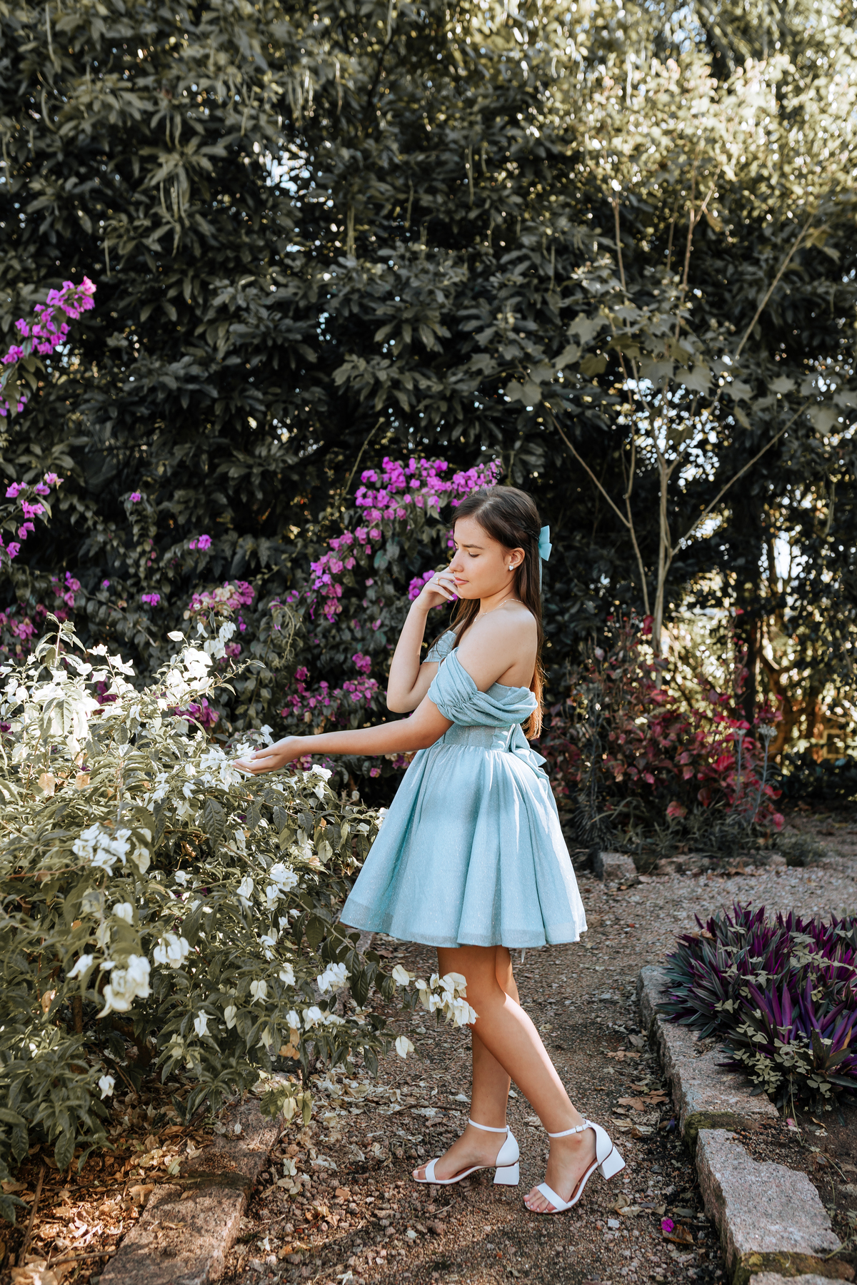 ensaio-de-quinze anos-ensaio-externo-em-treze-de-maio-santa-catarina-vestido-azul-castelo-belvedere-um-do-sol-vestido--lillian-barbosa-fotografia-fotografa-de-lauro-muller-fotogarfa-de-treze-de-maio
