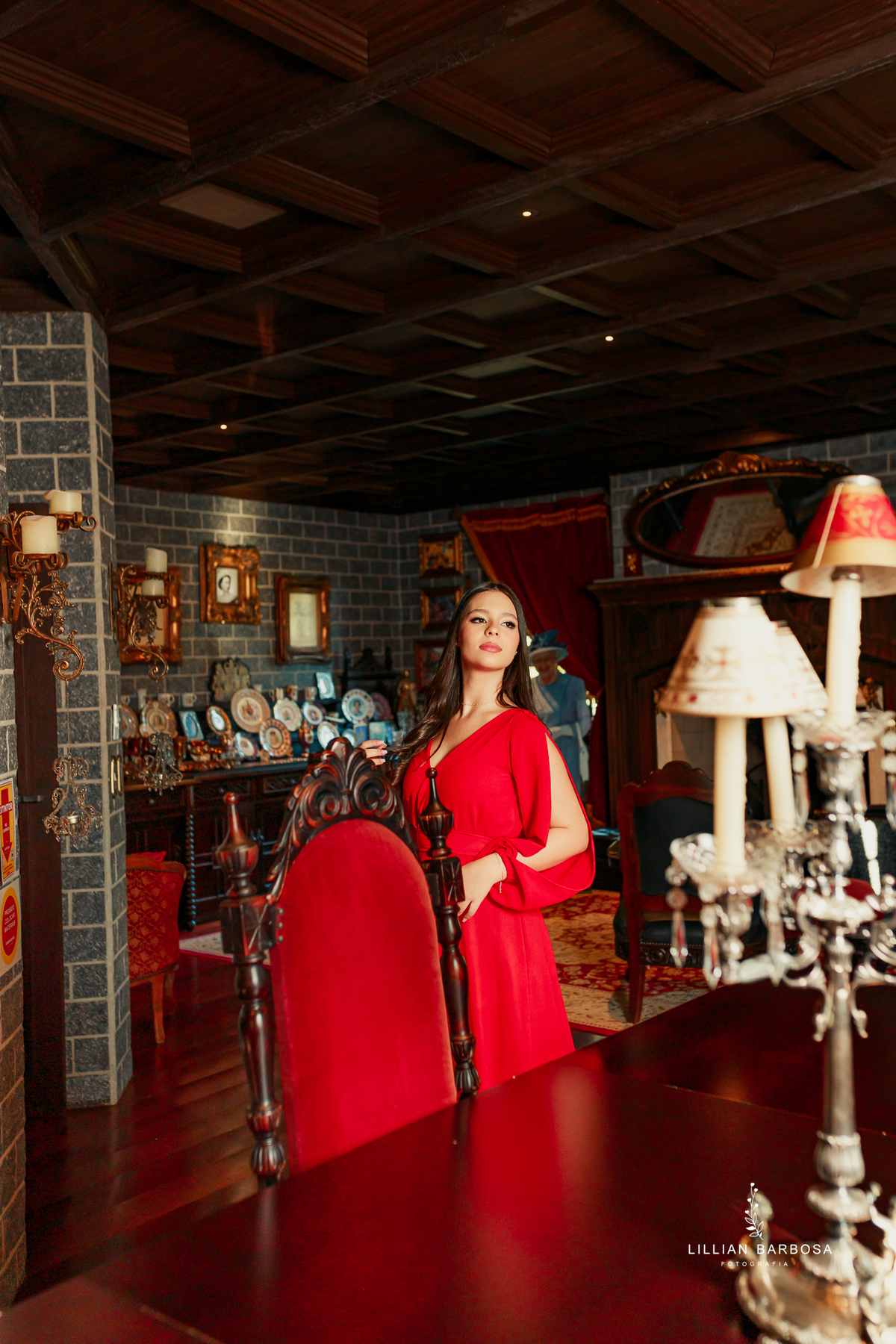 ensaio-de-quinze anos--ensaio-externo-em-treze-de-mai-santa-catarina-vestido-rosa-pink-bem-barbie-em-uma-fazenda-um--do-sol-vestido-azul-vestido-de-brilho-balanço-lillian-barbosa-fotografia-fotografa-de-  ( (33)