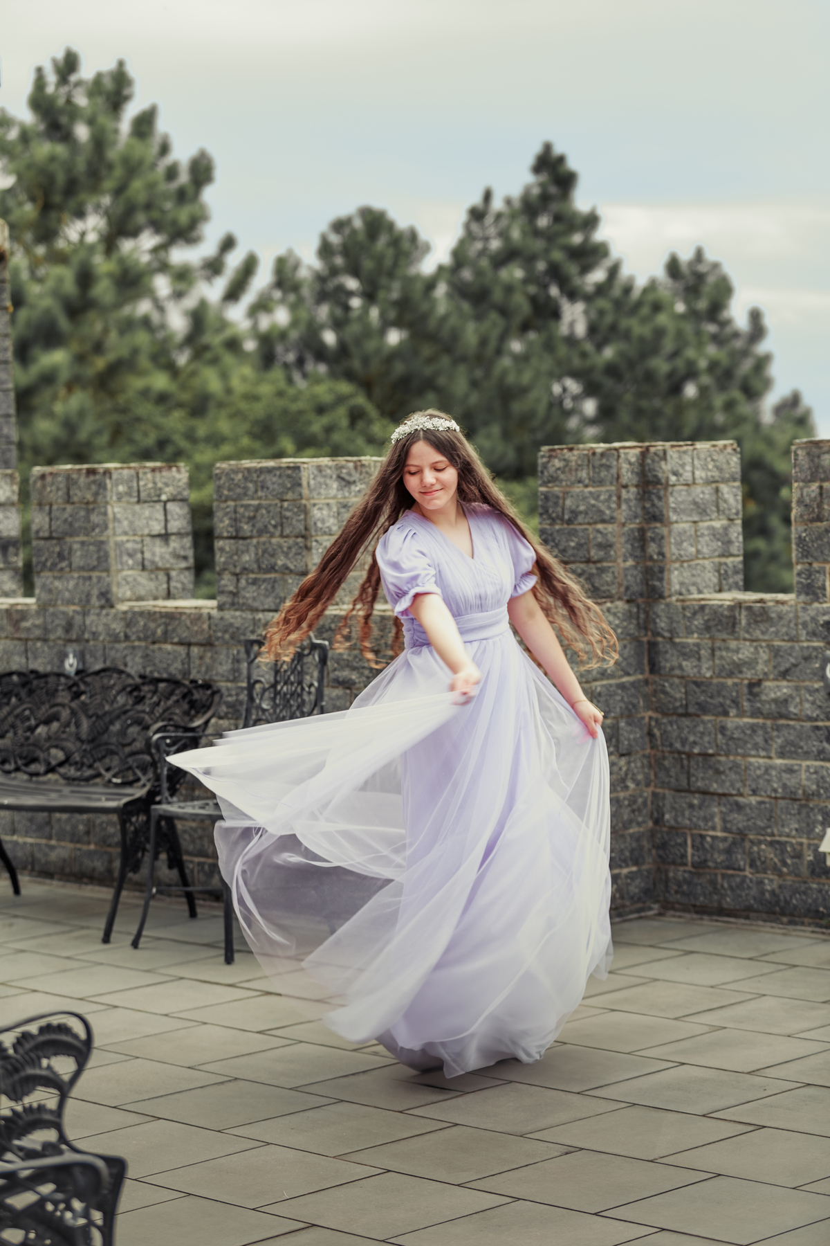 ensaio-de-quinze anos--ensaio-externo-em-lauro-muller-santa-catarina-vestido-roxo--capa-coproa-e-espada-cocal-do-sul-fotgrafa-de-cocal-do-sul-lillian-barbosa-fotografia-fotografa-
