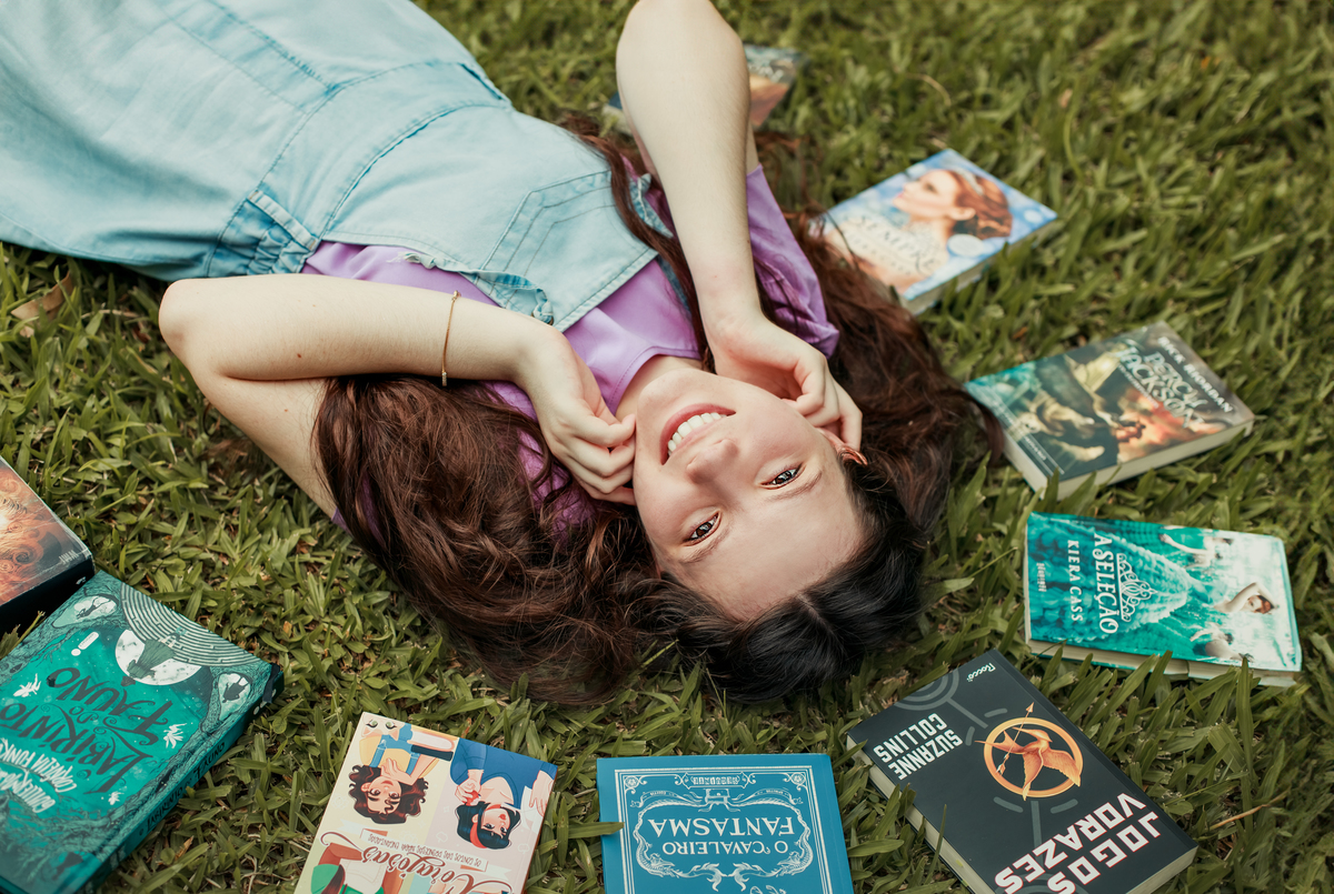 ensaio-de-quinze anos--ensaio-externo-em-lauro-muller-santa-catarina-vestido-roxo--capa-coproa-e-espada-cocal-do-sul-fotgrafa-de-cocal-do-sul-lillian-barbosa-fotografia-fotografa-