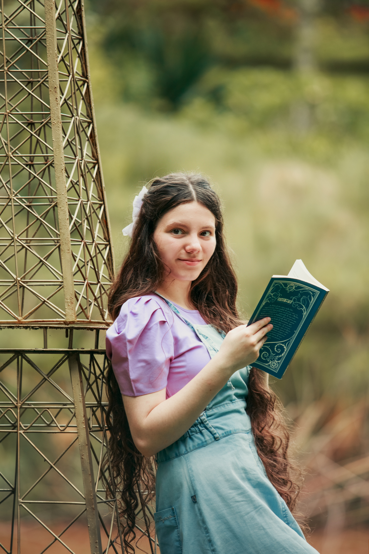 ensaio-de-quinze anos--ensaio-externo-em-lauro-muller-santa-catarina-vestido-roxo--capa-coproa-e-espada-cocal-do-sul-fotgrafa-de-cocal-do-sul-lillian-barbosa-fotografia-fotografa-