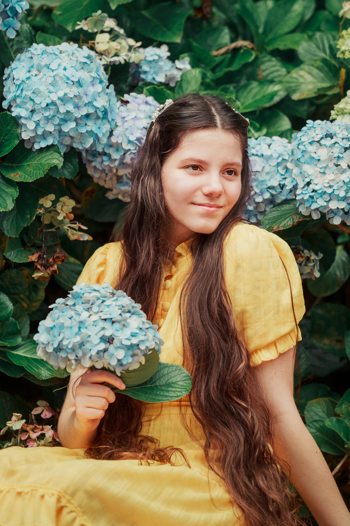 ensaio-de-quinze anos--ensaio-externo-em-lauro-muller-santa-catarina-vestido-roxo--capa-coproa-e-espada-cocal-do-sul-fotgrafa-de-cocal-do-sul-lillian-barbosa-fotografia-fotografa-