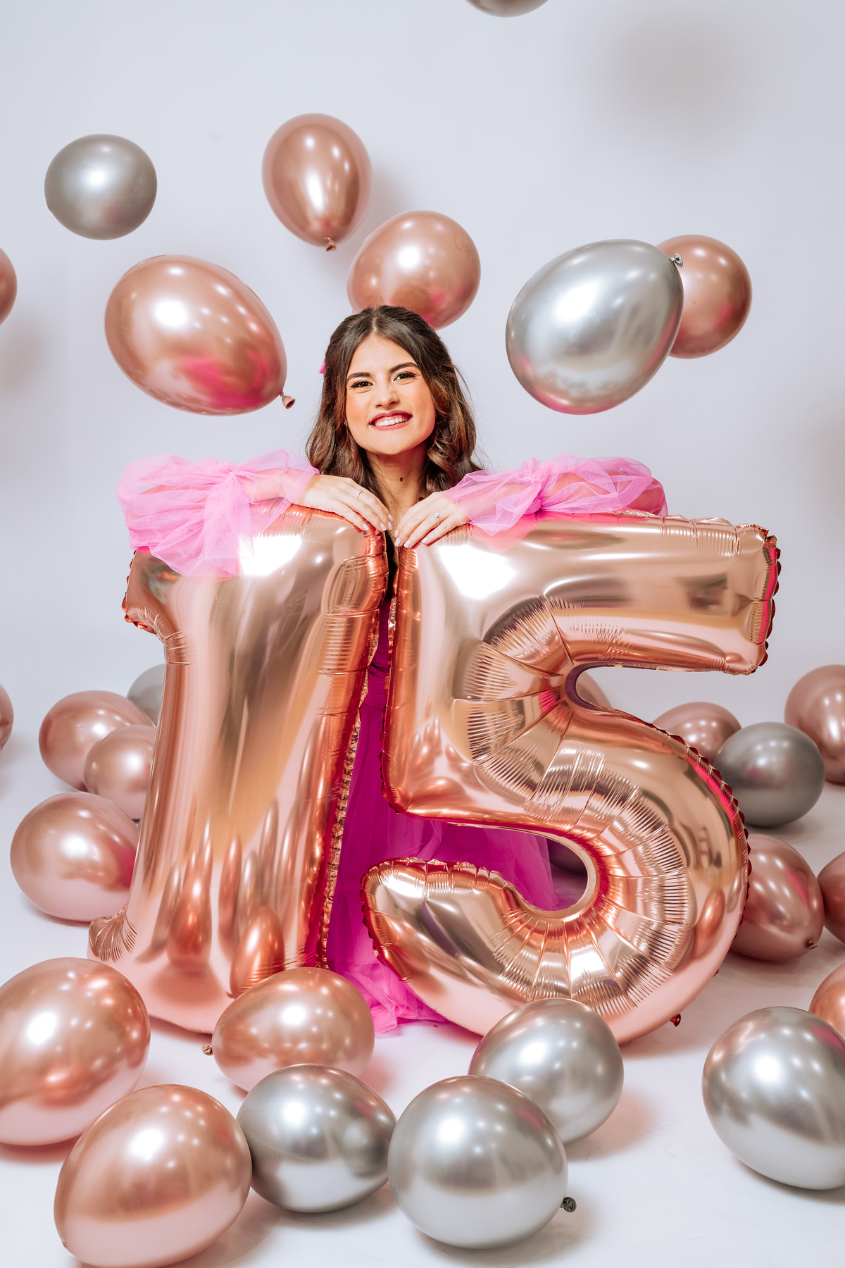 ensaio-de-quinze anos--ensaio-externo-em-lauro-muller-santa-catarina-vestido-rosa-ensaio-n-estudio-da-lillian-barbosa-fotografia-fotografa-de-lauro-muller