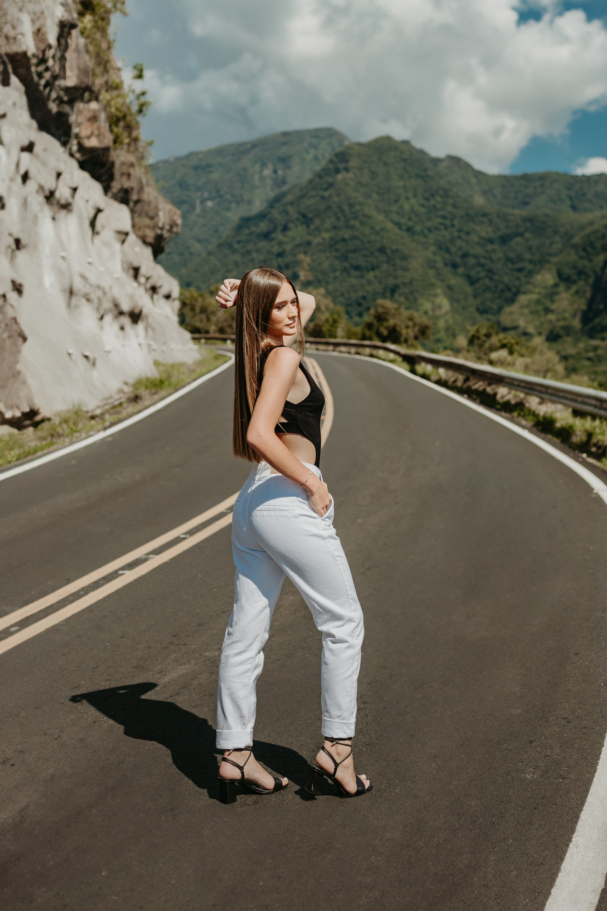 ensaio-de-quinze anos-ensaio-externo-em-lauro-muller-santa-catarina--ensaio-na-serra-do-rio-do-rastro-vestido-azul-ensaio-n-estudio-da-lillian-barbosa-fotografia-fotografa-de-lauro-muller