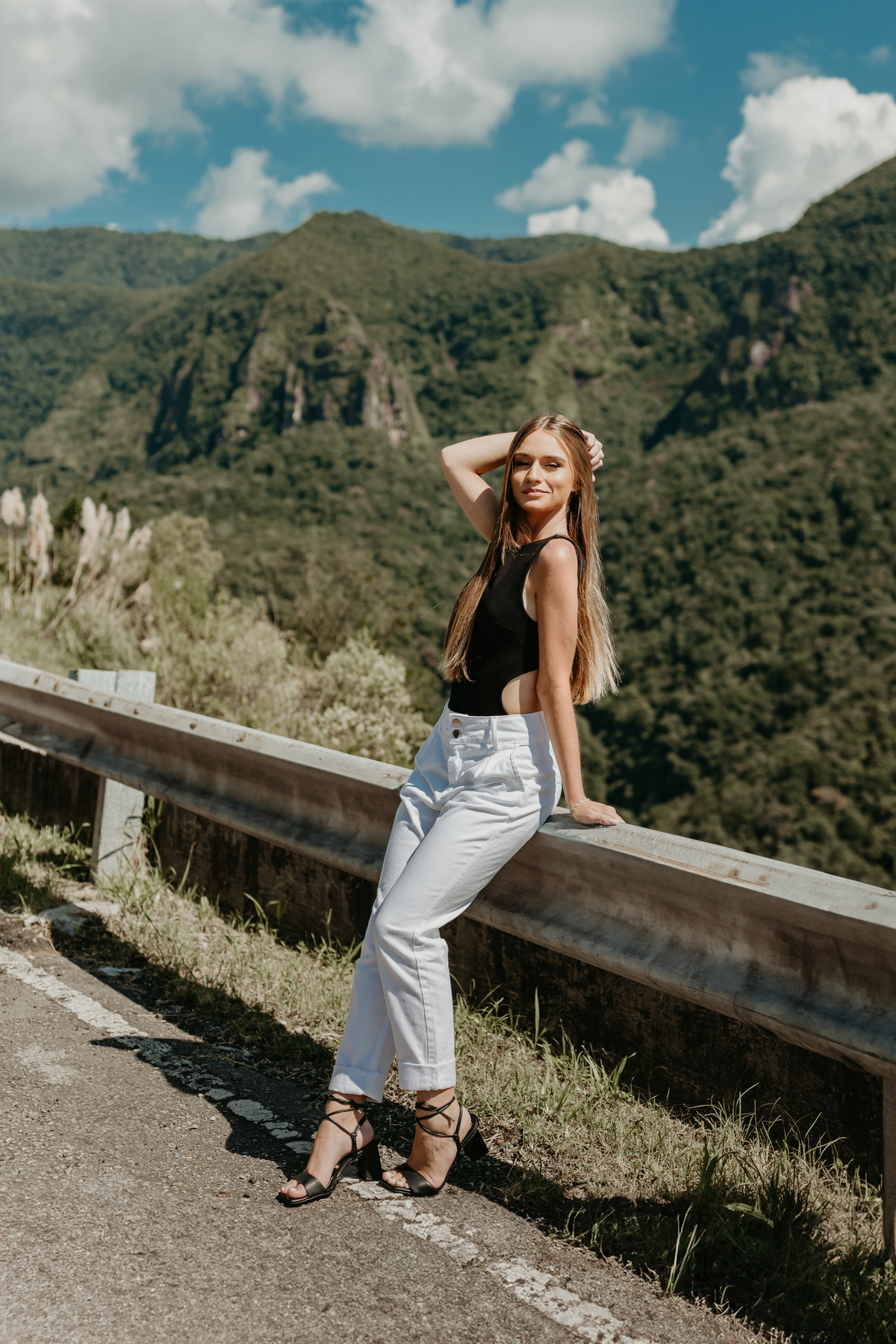ensaio-de-quinze anos-ensaio-externo-em-lauro-muller-santa-catarina--ensaio-na-serra-do-rio-do-rastro-vestido-azul-ensaio-n-estudio-da-lillian-barbosa-fotografia-fotografa-de-lauro-muller