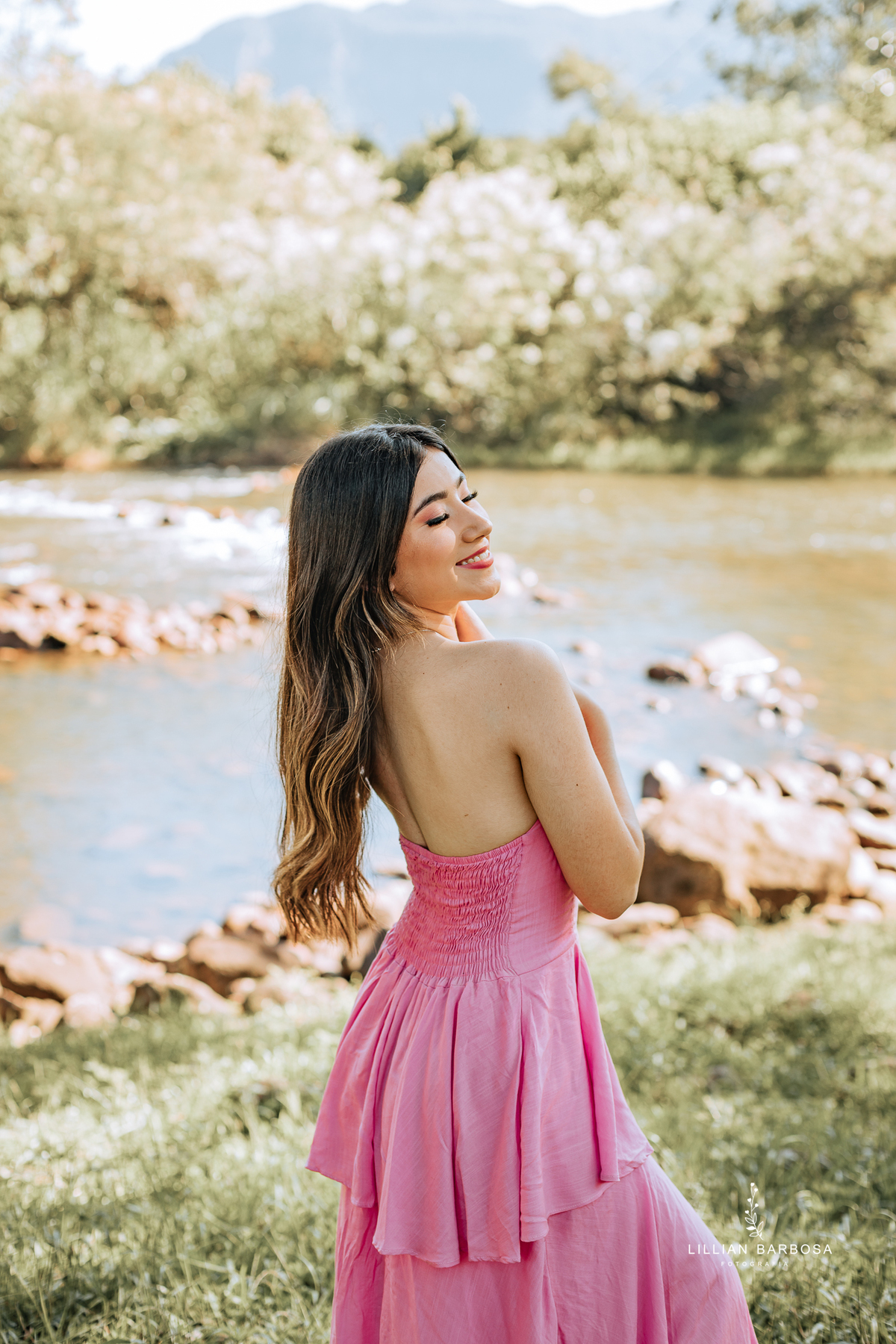 ensaio-de-quinze anos-ensaio-externo-em-lauro-muller-santa-catarina-ensaio-na-nova-veneza-vestido-azul-rosa-vermelho-ensaio-noestudio-da-lillian-barbosa-fotografia-fotogr