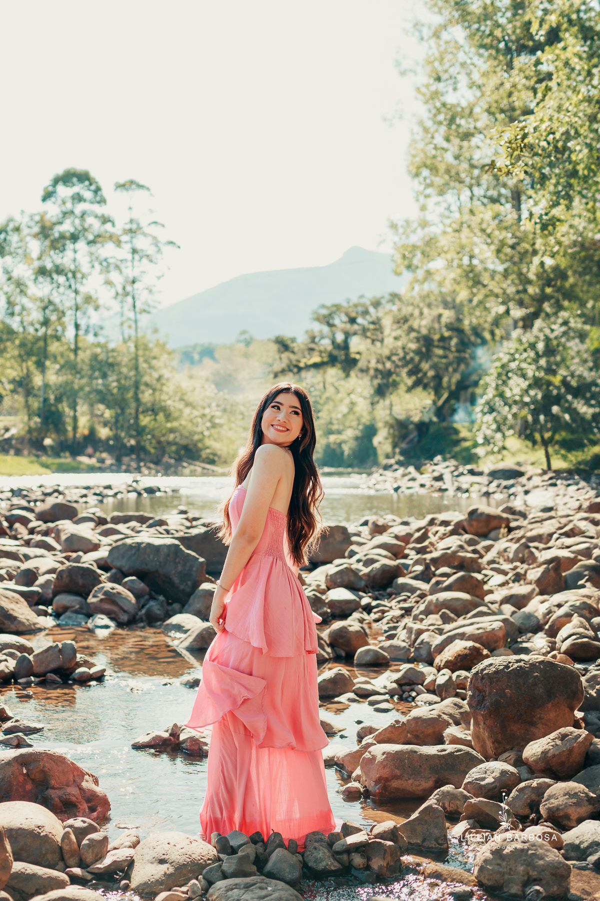 ensaio-de-quinze anos-ensaio-externo-em-lauro-muller-santa-catarina-ensaio-na-nova-veneza-vestido-azul-rosa-vermelho-ensaio-noestudio-da-lillian-barbosa-fotografia-fotogr