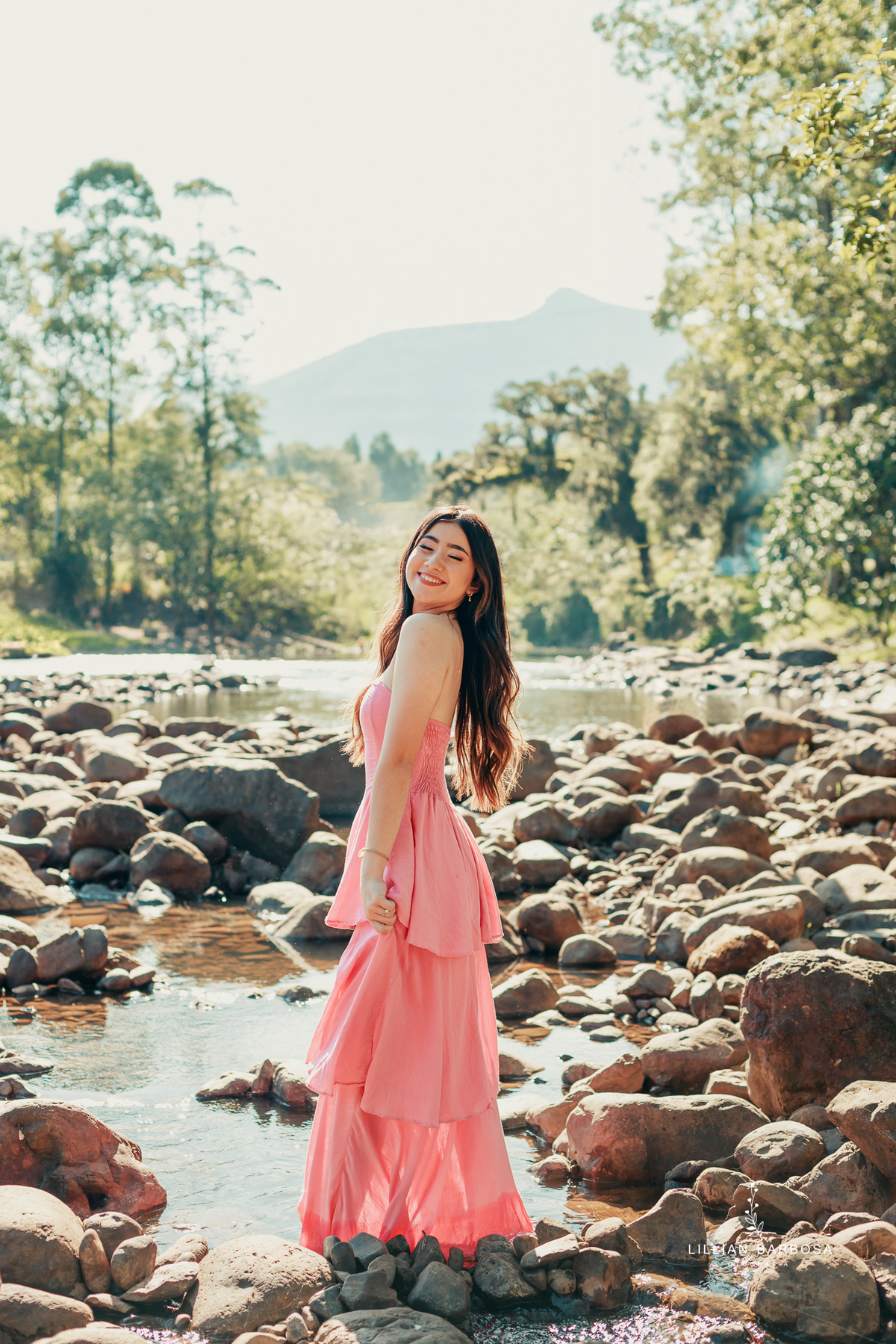 ensaio-de-quinze anos-ensaio-externo-em-lauro-muller-santa-catarina-ensaio-na-nova-veneza-vestido-azul-rosa-vermelho-ensaio-noestudio-da-lillian-barbosa-fotografia-fotogr