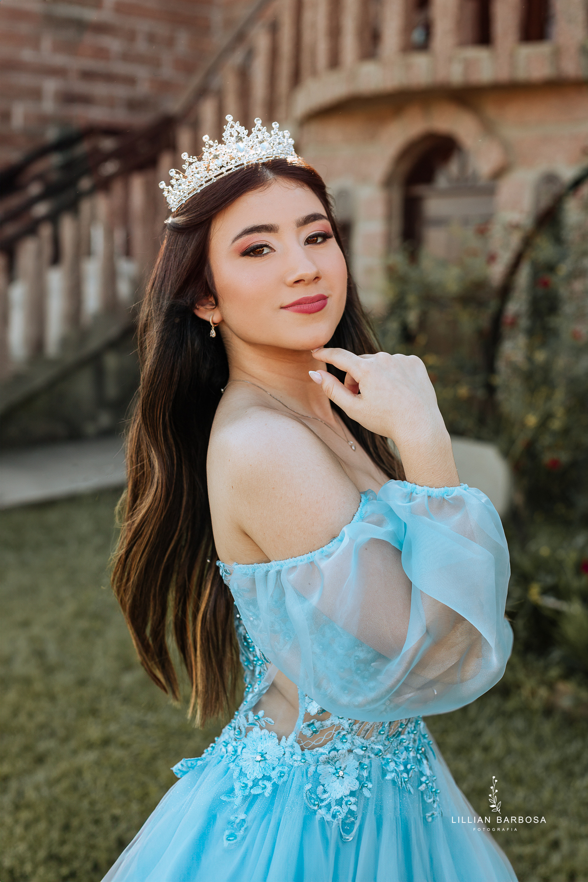 ensaio-de-quinze anos-ensaio-externo-em-lauro-muller-santa-catarina-ensaio-na-nova-veneza-vestido-azul-rosa-vermelho-ensaio-noestudio-da-lillian-barbosa-fotografia-fotogr