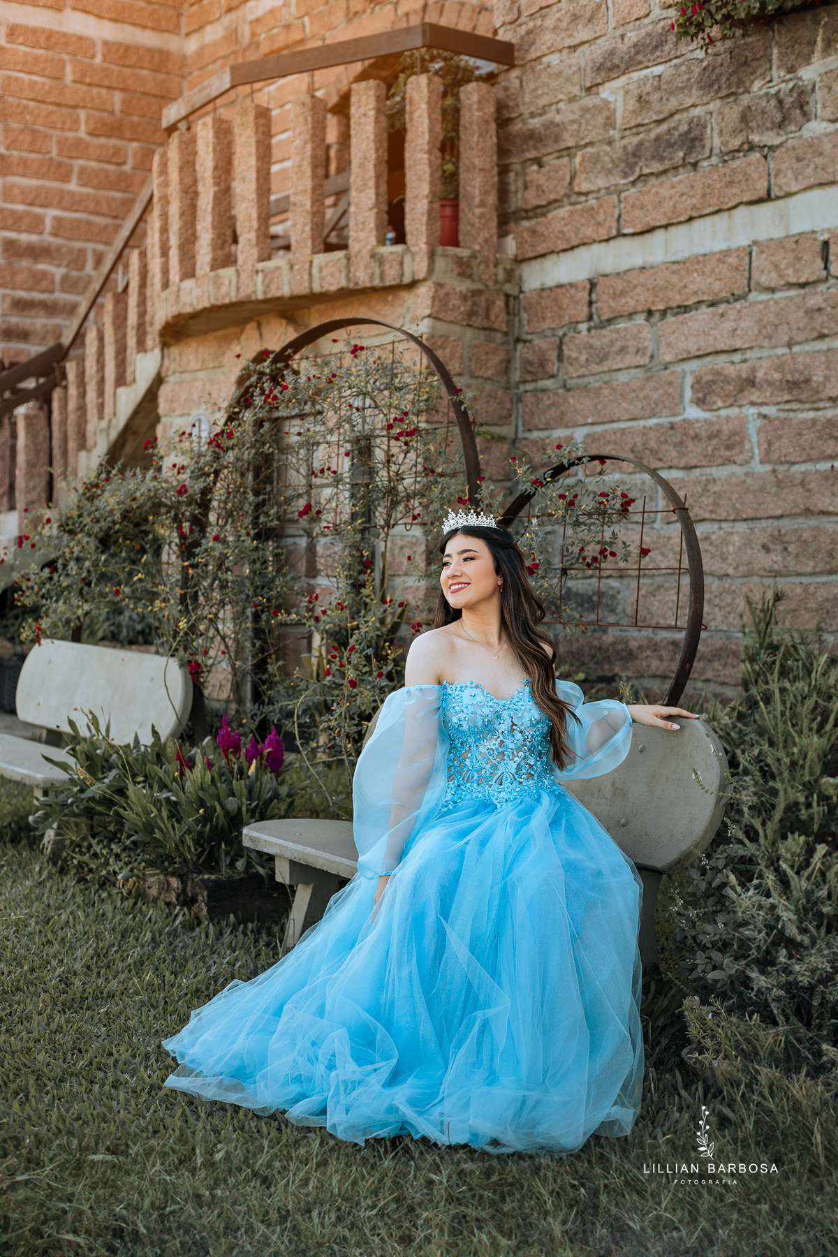 ensaio-de-quinze anos-ensaio-externo-em-lauro-muller-santa-catarina-ensaio-na-nova-veneza-vestido-azul-rosa-vermelho-ensaio-noestudio-da-lillian-barbosa-fotografia-fotogr