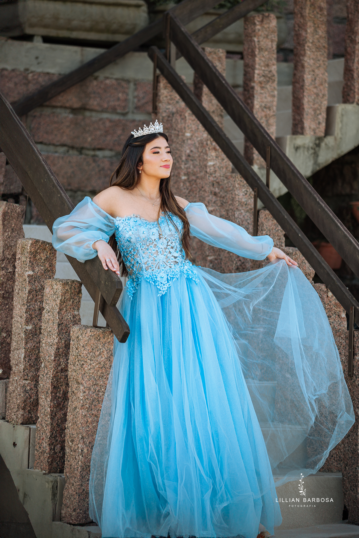 ensaio-de-quinze anos-ensaio-externo-em-lauro-muller-santa-catarina-ensaio-na-nova-veneza-vestido-azul-rosa-vermelho-ensaio-noestudio-da-lillian-barbosa-fotografia-fotogr