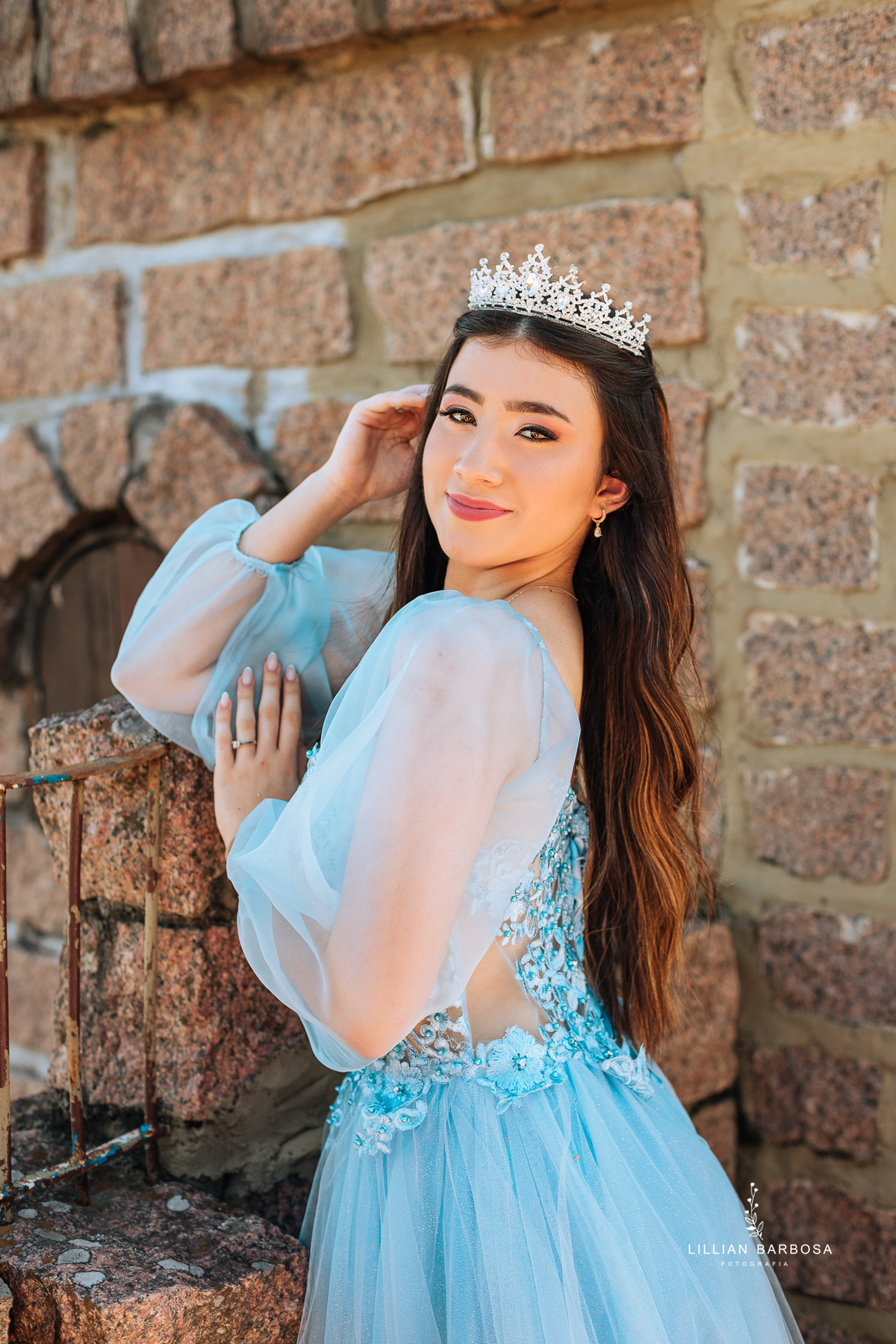 ensaio-de-quinze anos-ensaio-externo-em-lauro-muller-santa-catarina-ensaio-na-nova-veneza-vestido-azul-rosa-vermelho-ensaio-noestudio-da-lillian-barbosa-fotografia-fotogr