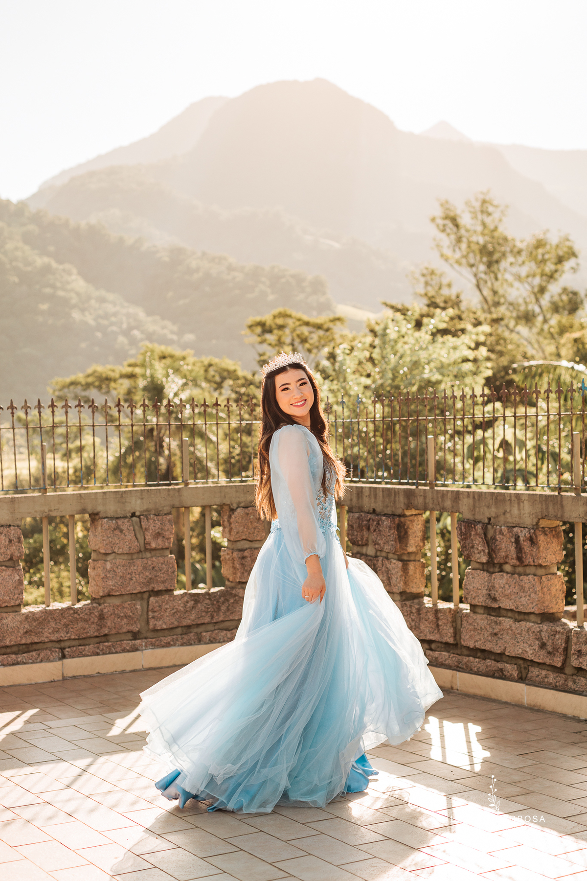 ensaio-de-quinze anos-ensaio-externo-em-lauro-muller-santa-catarina-ensaio-na-nova-veneza-vestido-azul-rosa-vermelho-ensaio-noestudio-da-lillian-barbosa-fotografia-fotogr