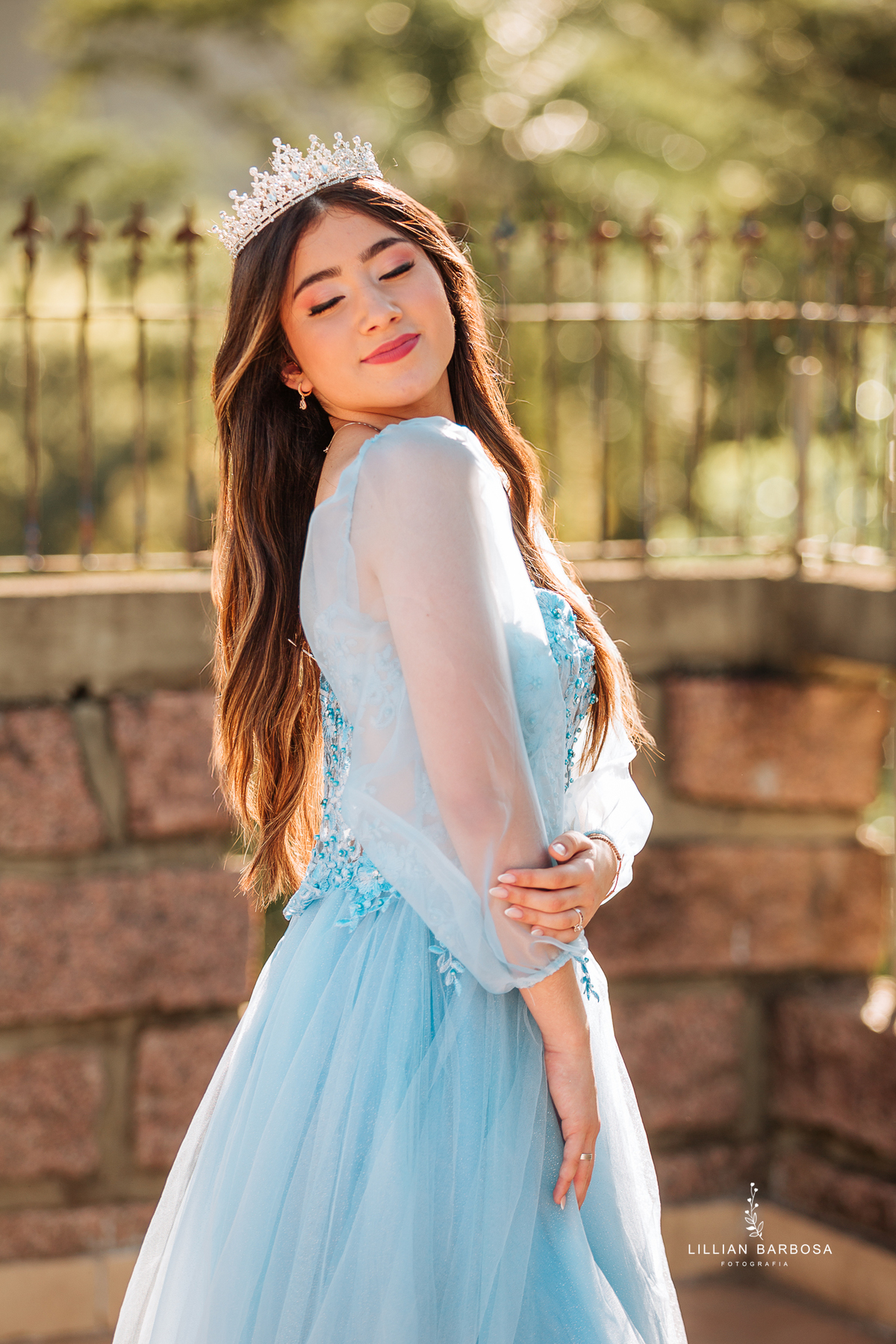 ensaio-de-quinze anos-ensaio-externo-em-lauro-muller-santa-catarina-ensaio-na-nova-veneza-vestido-azul-rosa-vermelho-ensaio-noestudio-da-lillian-barbosa-fotografia-fotogr