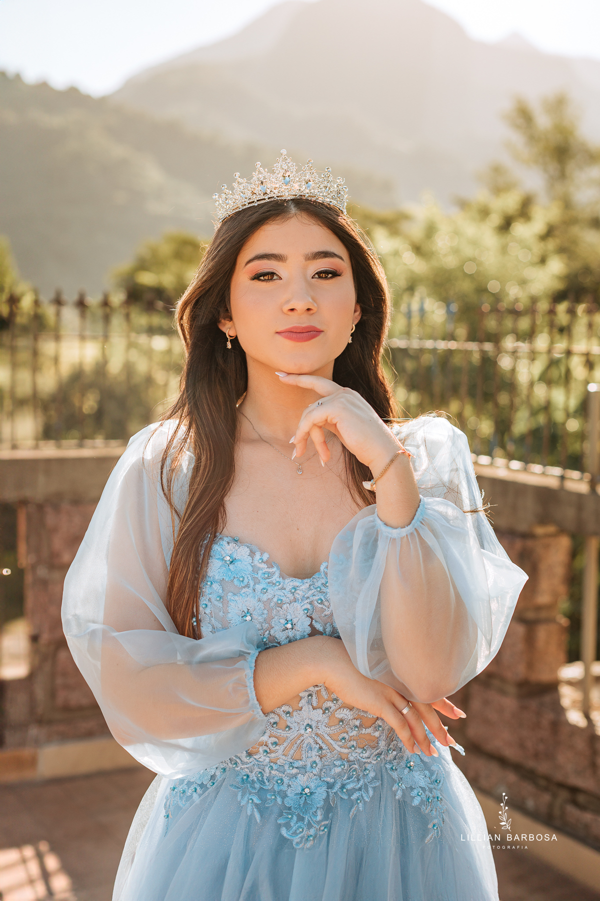 ensaio-de-quinze anos-ensaio-externo-em-lauro-muller-santa-catarina-ensaio-na-nova-veneza-vestido-azul-rosa-vermelho-ensaio-noestudio-da-lillian-barbosa-fotografia-fotogr