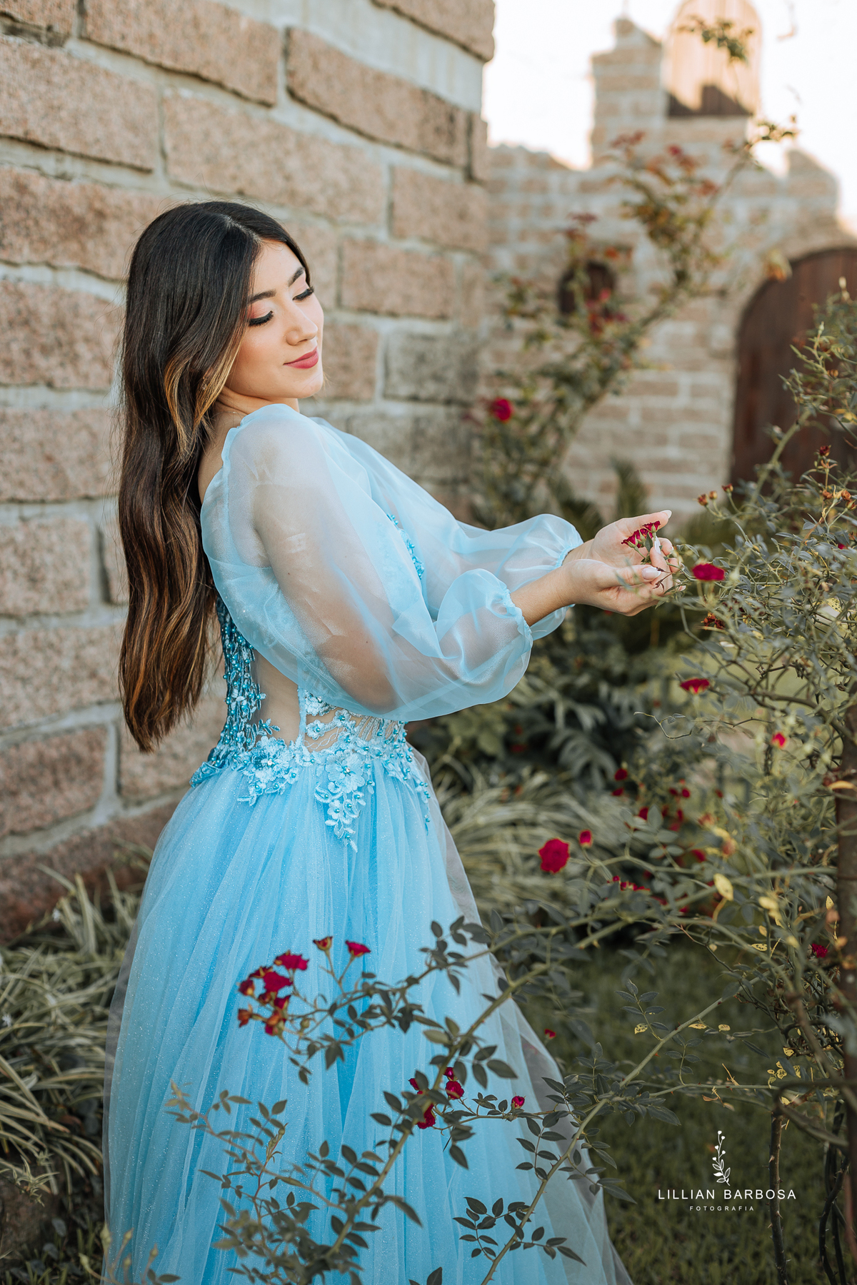 ensaio-de-quinze anos-ensaio-externo-em-lauro-muller-santa-catarina-ensaio-na-nova-veneza-vestido-azul-rosa-vermelho-ensaio-noestudio-da-lillian-barbosa-fotografia-fotogr