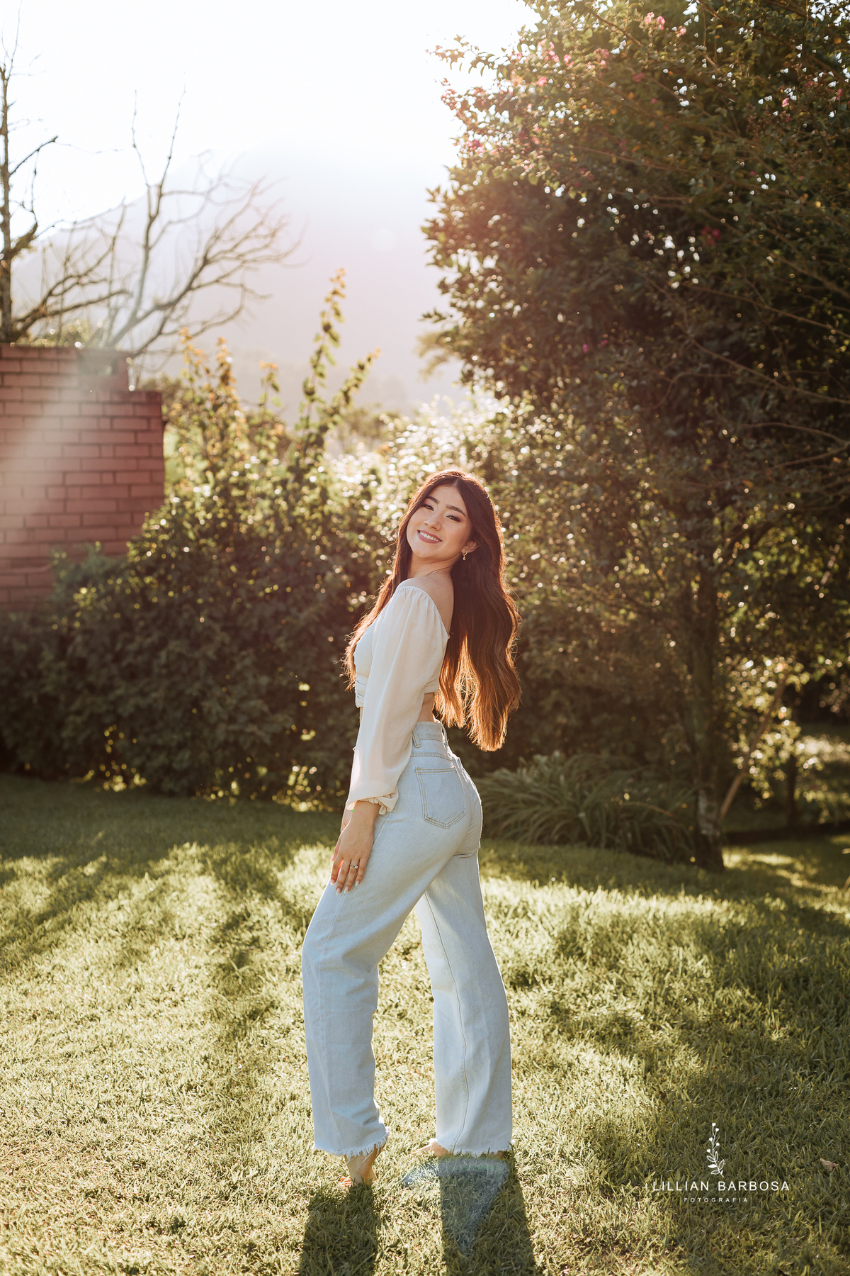 ensaio-de-quinze anos-ensaio-externo-em-lauro-muller-santa-catarina-ensaio-na-nova-veneza-vestido-azul-rosa-vermelho-ensaio-noestudio-da-lillian-barbosa-fotografia-fotogr