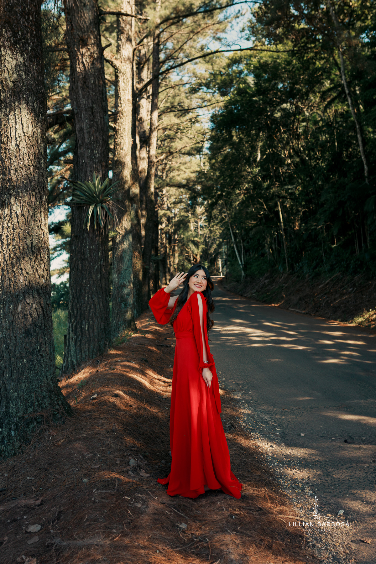 ensaio-de-quinze anos-ensaio-externo-em-lauro-muller-santa-catarina-ensaio-na-nova-veneza-vestido-azul-rosa-vermelho-ensaio-noestudio-da-lillian-barbosa-fotografia-fotogr