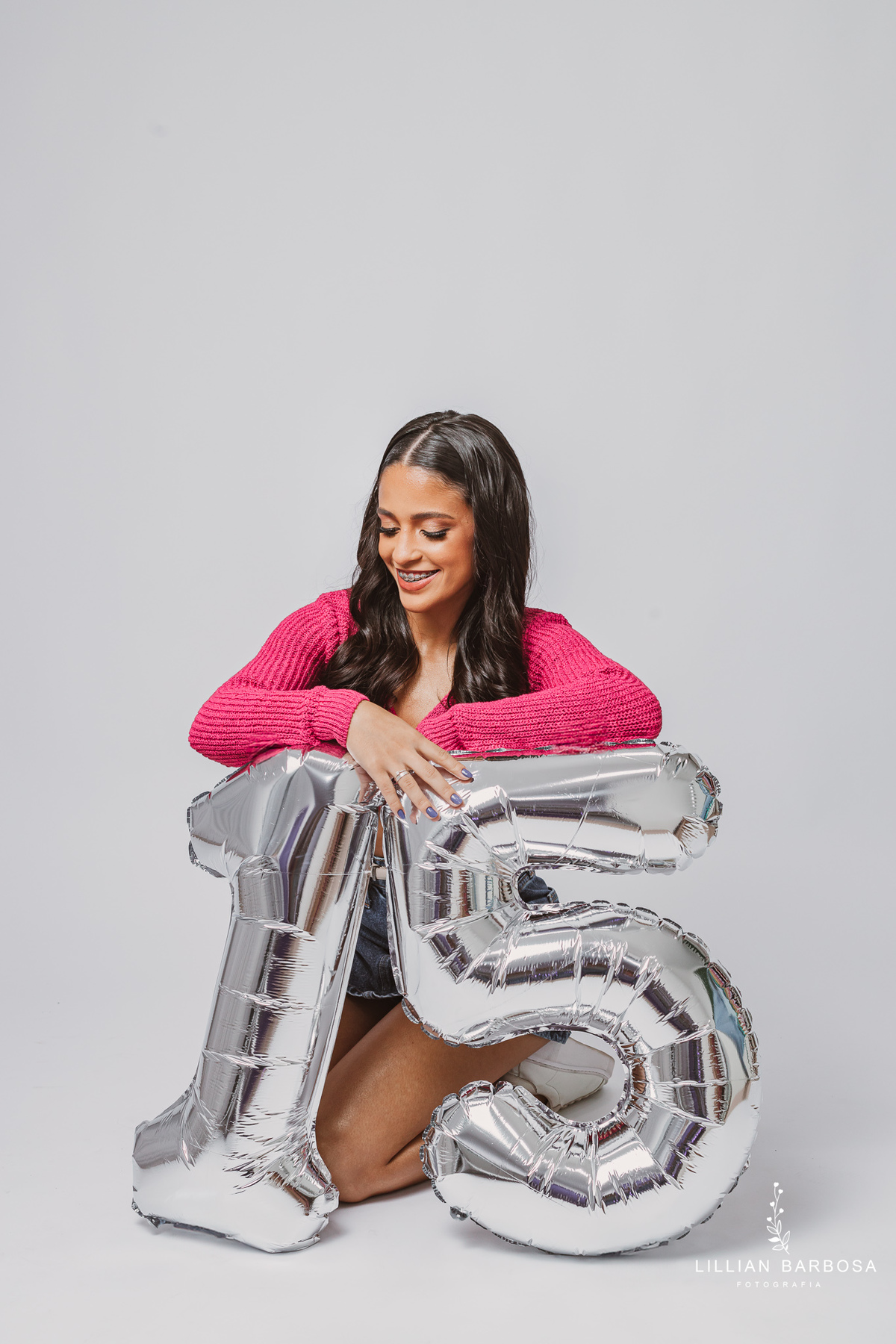 ensaio-de-quinze anos-ensaio-externo-em-lauro-muller-santa-catarina-vestido-vermelho-preto-branco-ensaio-no-estudio-da-lillian-barbosa-fotografia-fotografa-de-lauro-muller