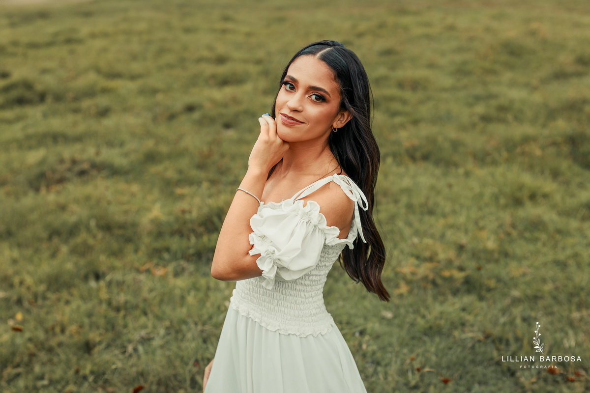 ensaio-de-quinze anos-ensaio-externo-em-lauro-muller-santa-catarina-vestido-vermelho-preto-branco-ensaio-no-estudio-da-lillian-barbosa-fotografia-fotografa-de-lauro-muller