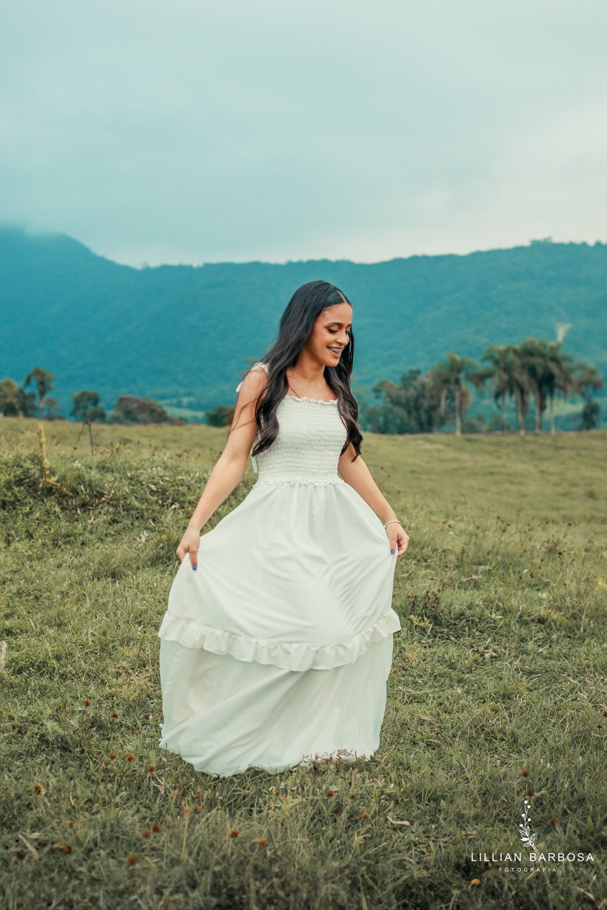 ensaio-de-quinze anos-ensaio-externo-em-lauro-muller-santa-catarina-vestido-vermelho-preto-branco-ensaio-no-estudio-da-lillian-barbosa-fotografia-fotografa-de-lauro-muller