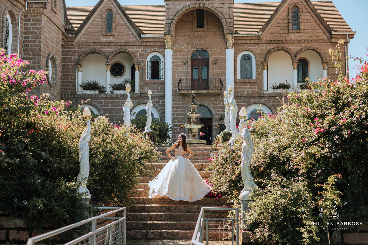 ensaio-de-quinze anos-ensaio-externo-em-treze-de-maio-santa-catarina-castelo-belvedere-ensaio-no-estudio-da-lillian-barbosa-fotografa-de-treze-de-maio-fotografia-fotografa-de-lauro-muller