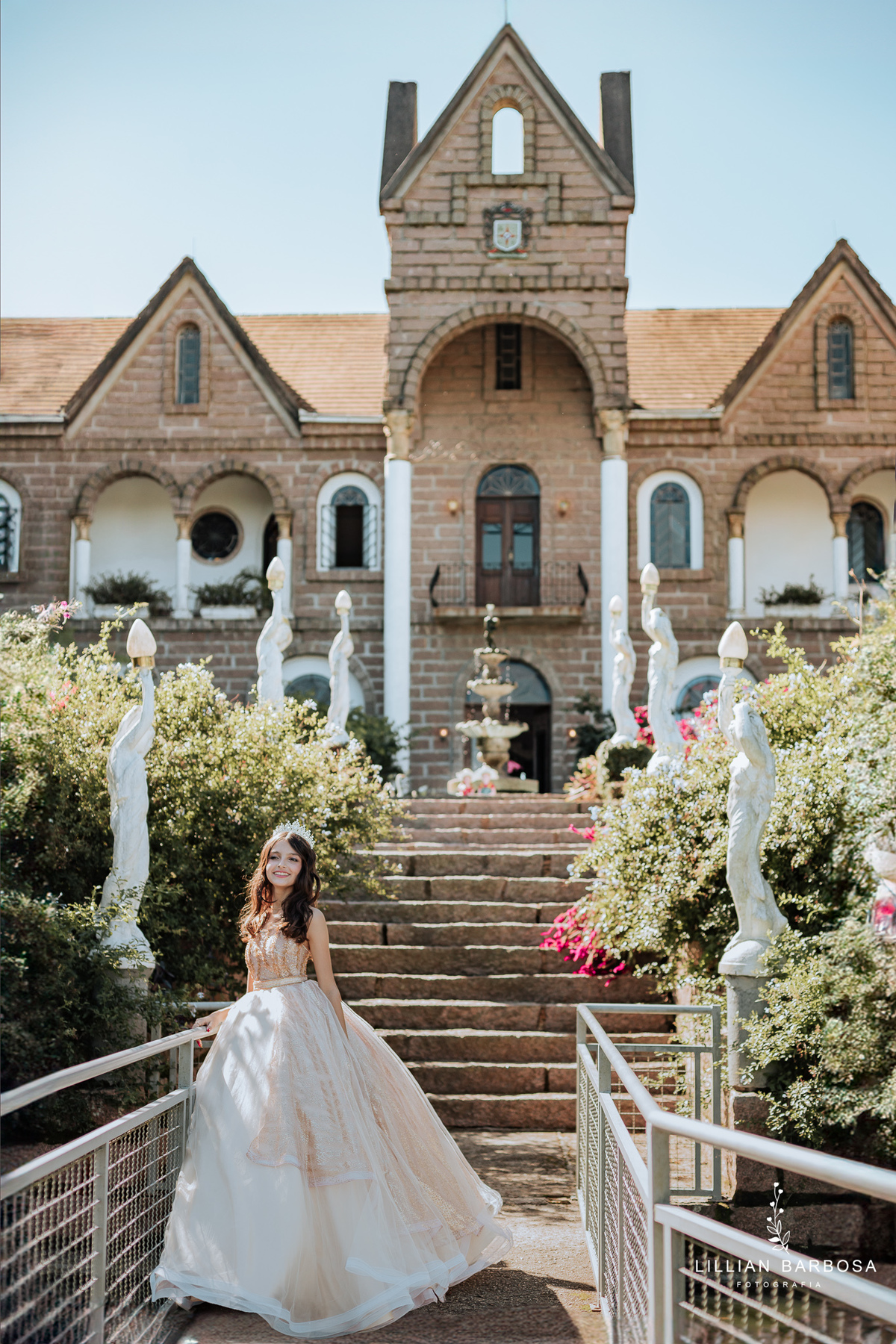 ensaio-de-quinze anos-ensaio-externo-em-treze-de-maio-santa-catarina-castelo-belvedere-ensaio-no-estudio-da-lillian-barbosa-fotografa-de-treze-de-maio-fotografia-fotografa-de-lauro-muller