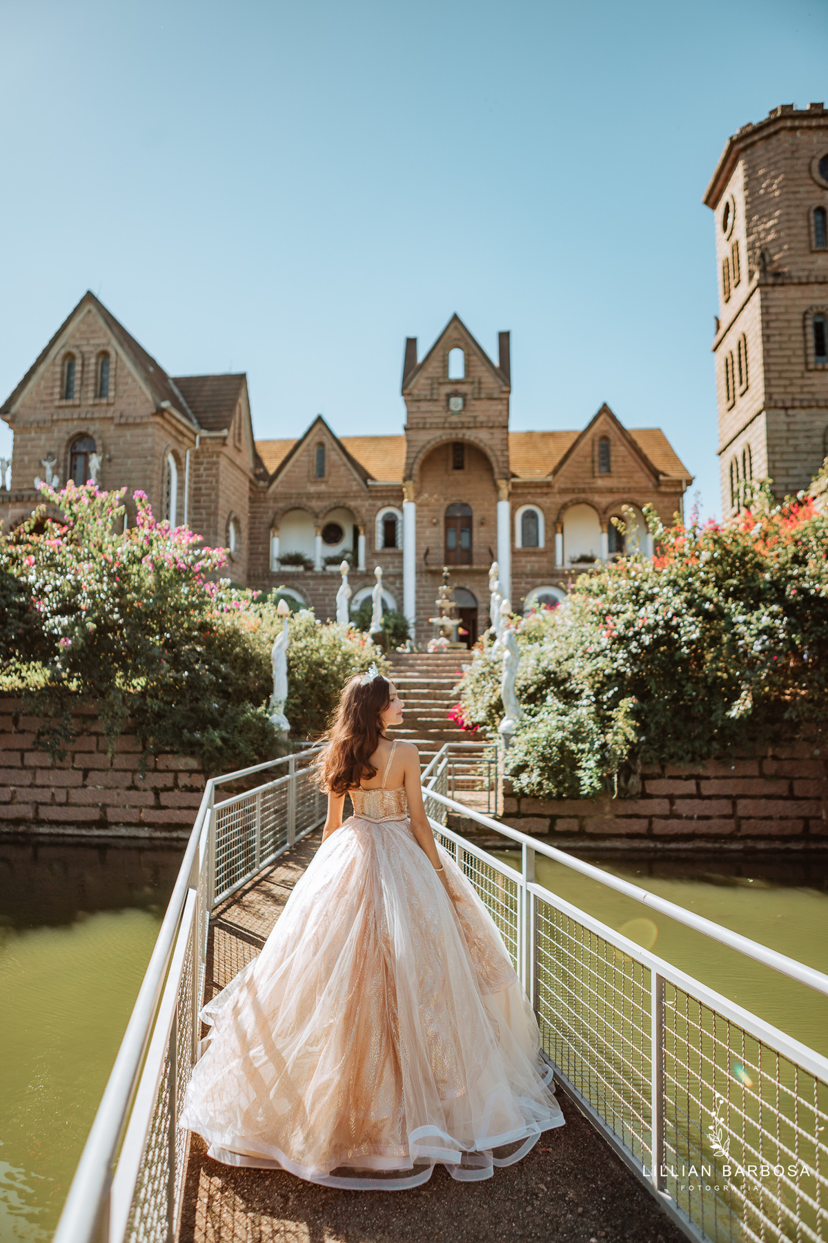 ensaio-de-quinze anos-ensaio-externo-em-treze-de-maio-santa-catarina-castelo-belvedere-ensaio-no-estudio-da-lillian-barbosa-fotografa-de-treze-de-maio-fotografia-fotografa-de-lauro-muller