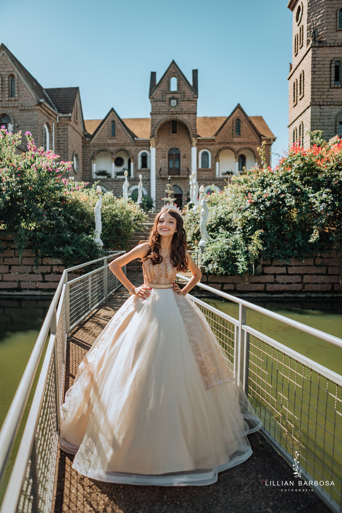 ensaio-de-quinze anos-ensaio-externo-em-treze-de-maio-santa-catarina-castelo-belvedere-ensaio-no-estudio-da-lillian-barbosa-fotografa-de-treze-de-maio-fotografia-fotografa-de-lauro-muller