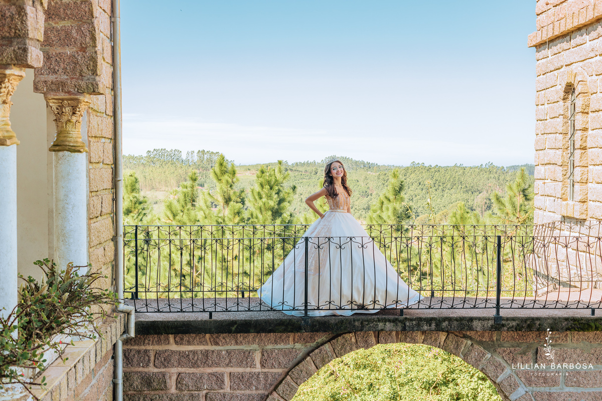 ensaio-de-quinze anos-ensaio-externo-em-treze-de-maio-santa-catarina-castelo-belvedere-ensaio-no-estudio-da-lillian-barbosa-fotografa-de-treze-de-maio-fotografia-fotografa-de-lauro-muller