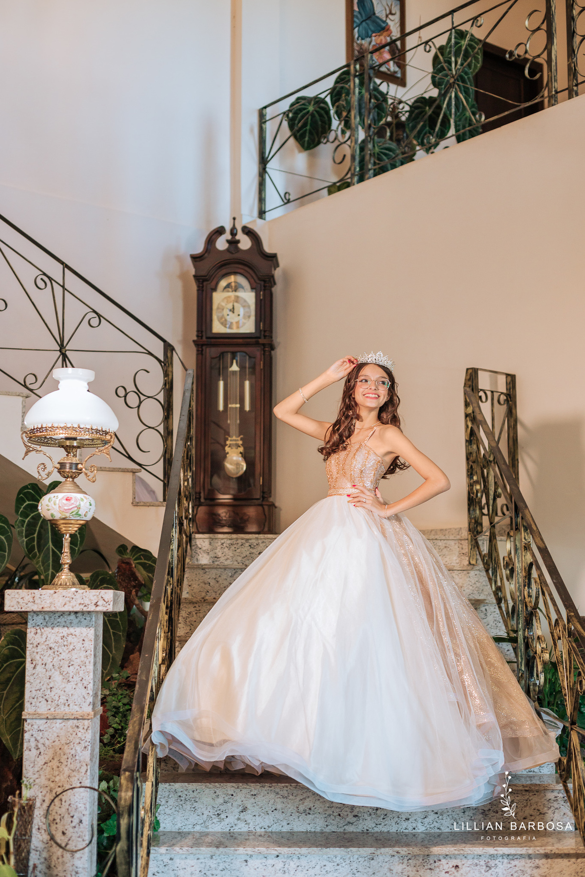 ensaio-de-quinze anos-ensaio-externo-em-treze-de-maio-santa-catarina-castelo-belvedere-ensaio-no-estudio-da-lillian-barbosa-fotografa-de-treze-de-maio-fotografia-fotografa-de-lauro-muller