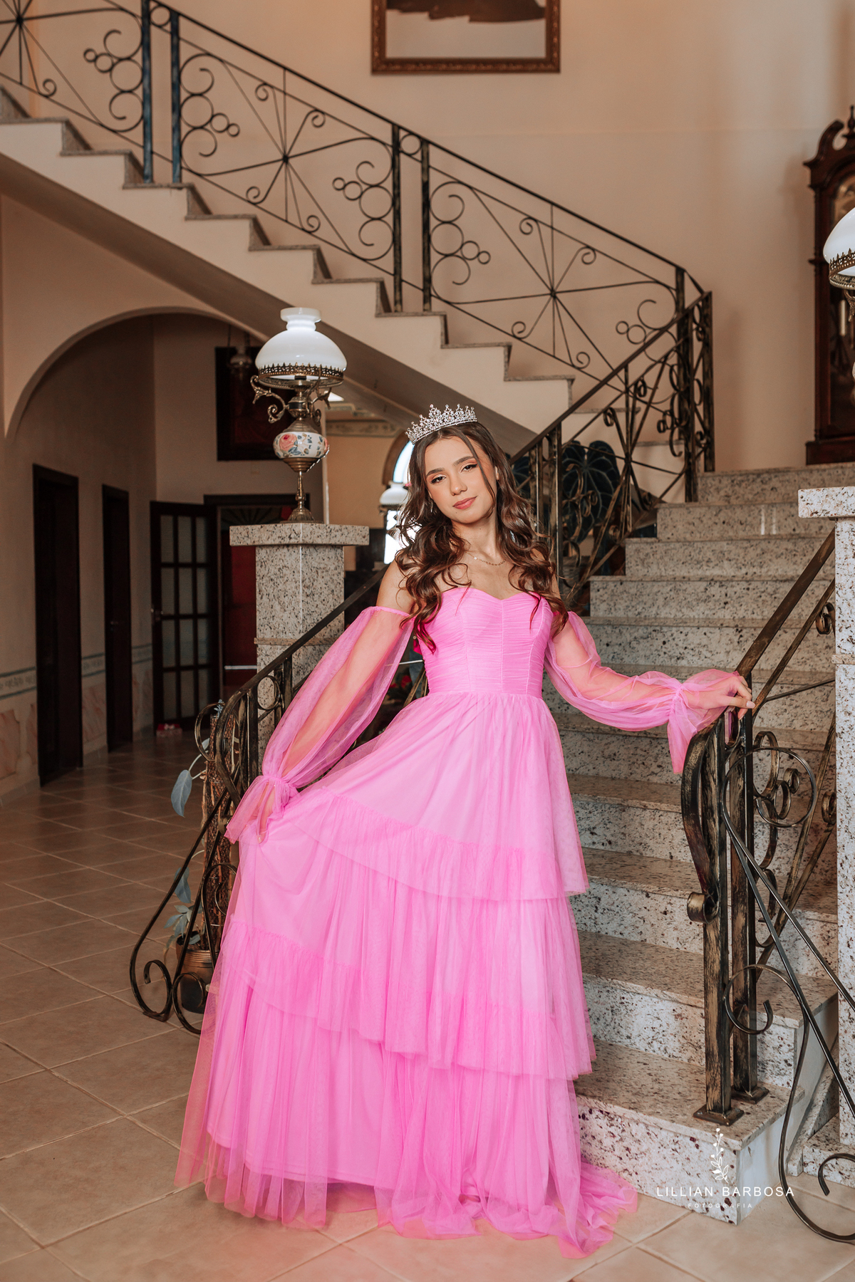 ensaio-de-quinze anos-ensaio-externo-em-treze-de-maio--castelo-belvedere-santa-catarina-vestido-rosa-vestido-azul-saia-de-bale-fotgrafa-de-treze-de-maio-lillian-barbosa-fotografia-fotografa-de-