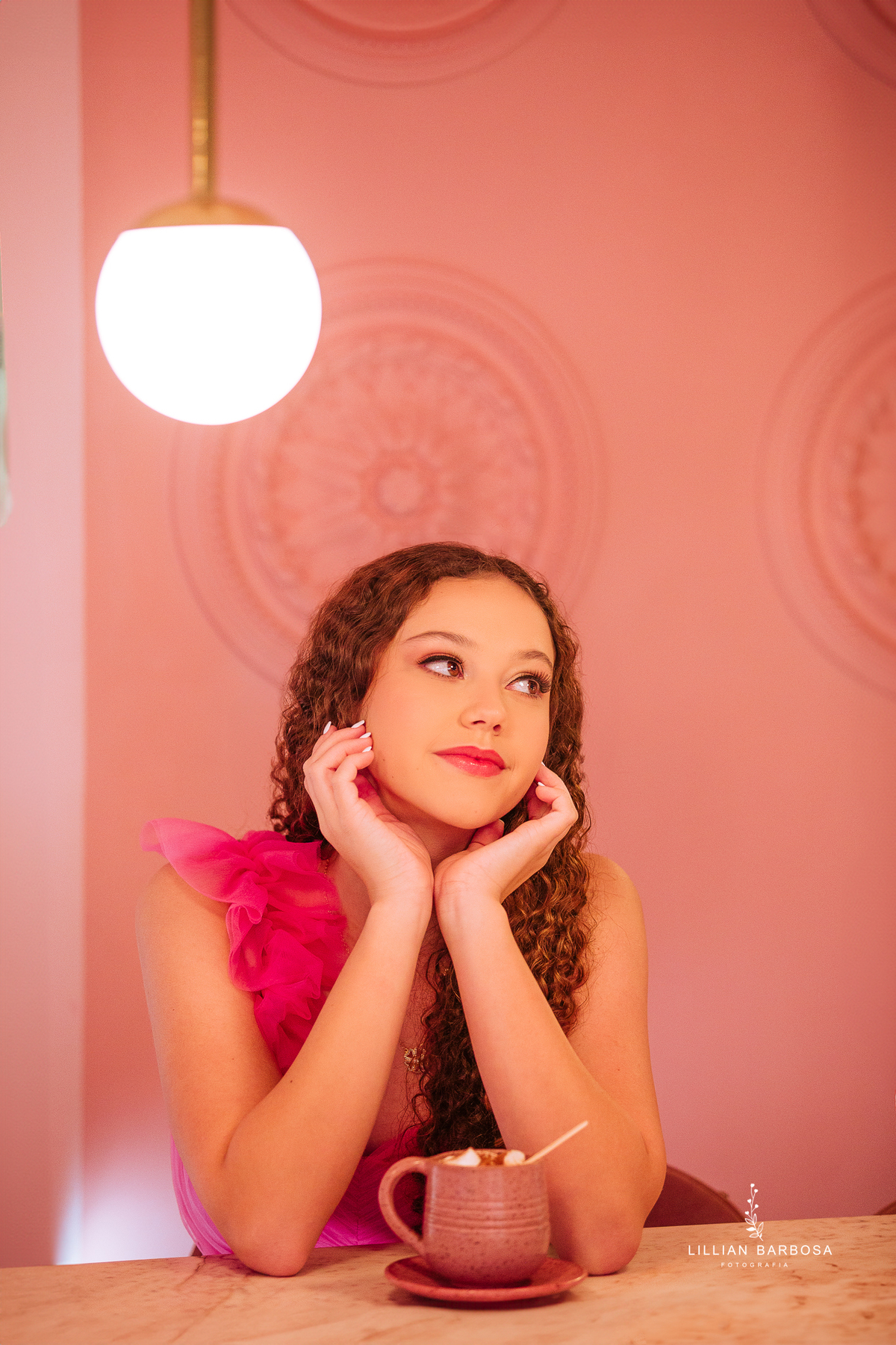 ensaio-de-quinze anos-ensaio-externo-em-balneario-camburiu-santa-catarina-vestido-rosa-vestido-preto-fotgrafa-de-treze-de-maio-lillian-barbosa-fotografia-fotografa-de-balneario-camburiu