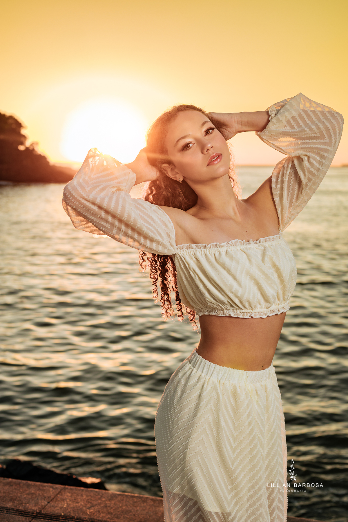 ensaio-de-quinze anos-ensaio-externo-em-balneario-camburiu-santa-catarina-vestido-rosa-vestido-preto-fotgrafa-de-treze-de-maio-lillian-barbosa-fotografia-fotografa-de-balneario-camburiu