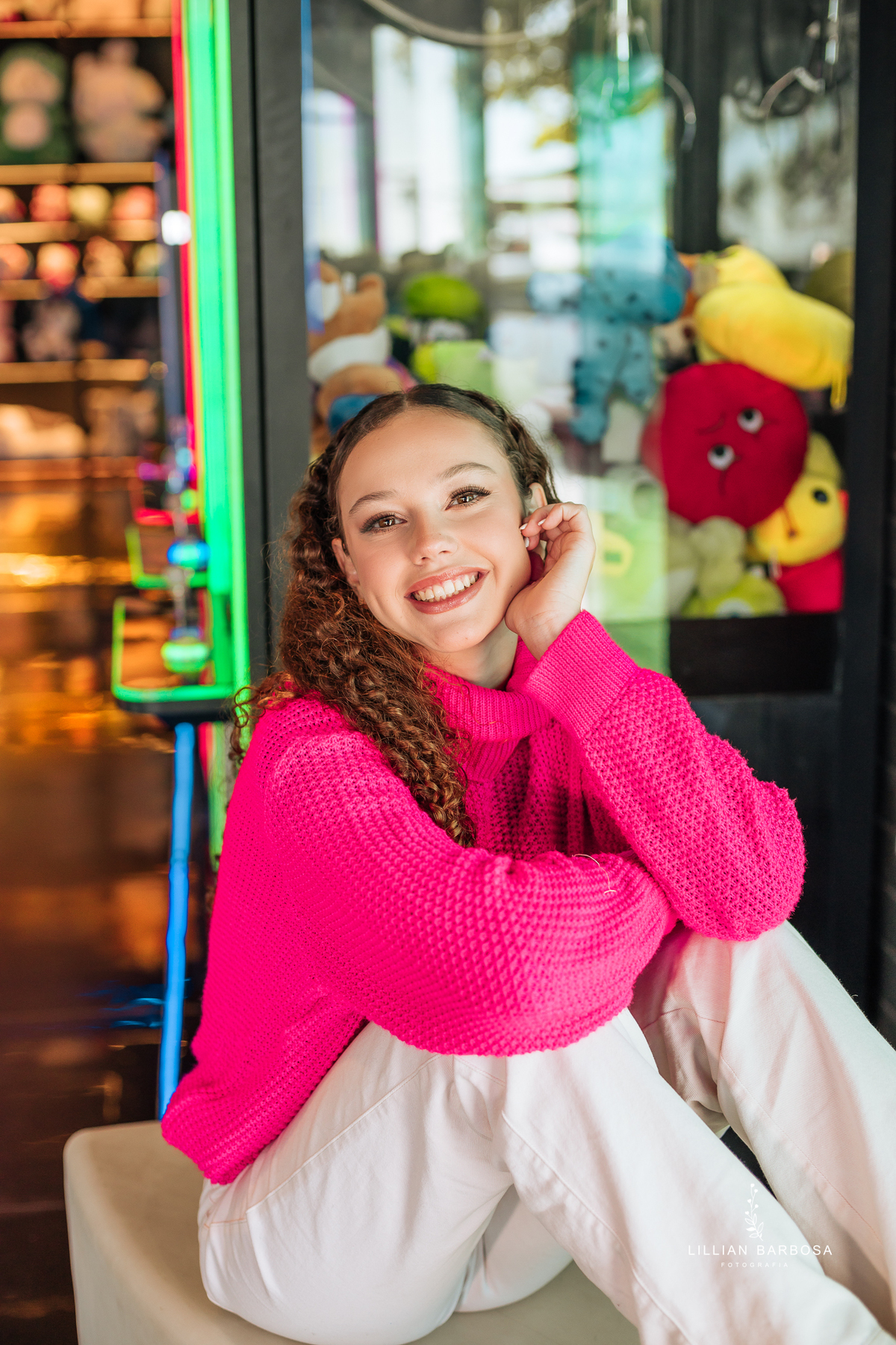 ensaio-de-quinze anos-ensaio-externo-em-balneario-camburiu-santa-catarina-vestido-rosa-vestido-preto-fotgrafa-de-treze-de-maio-lillian-barbosa-fotografia-fotografa-de-balneario-camburiu