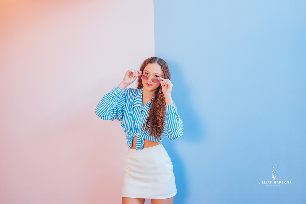 ensaio-de-quinze anos-ensaio-externo-em-balneario-camburiu-santa-catarina-vestido-rosa-vestido-preto-fotgrafa-de-treze-de-maio-lillian-barbosa-fotografia-fotografa-de-balneario-camburiu