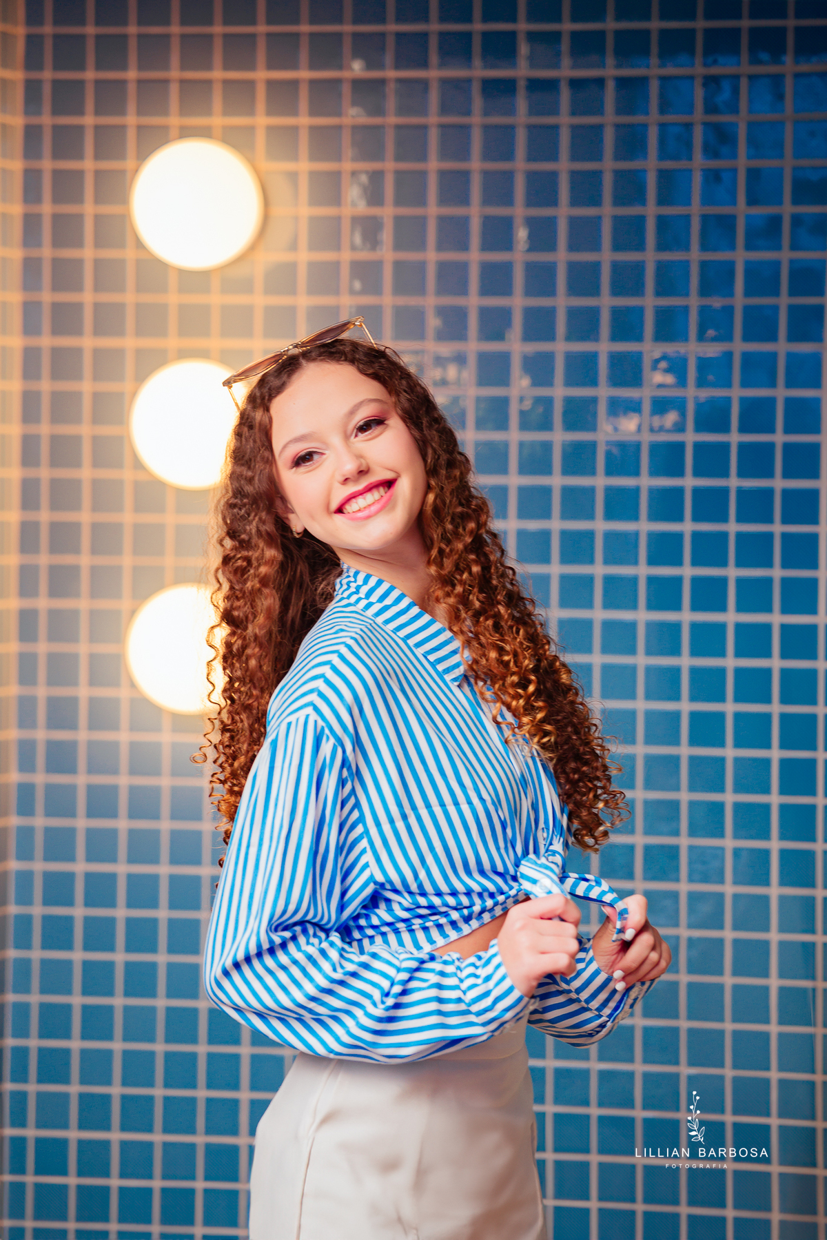 ensaio-de-quinze anos-ensaio-externo-em-balneario-camburiu-santa-catarina-vestido-rosa-vestido-preto-fotgrafa-de-treze-de-maio-lillian-barbosa-fotografia-fotografa-de-balneario-camburiu