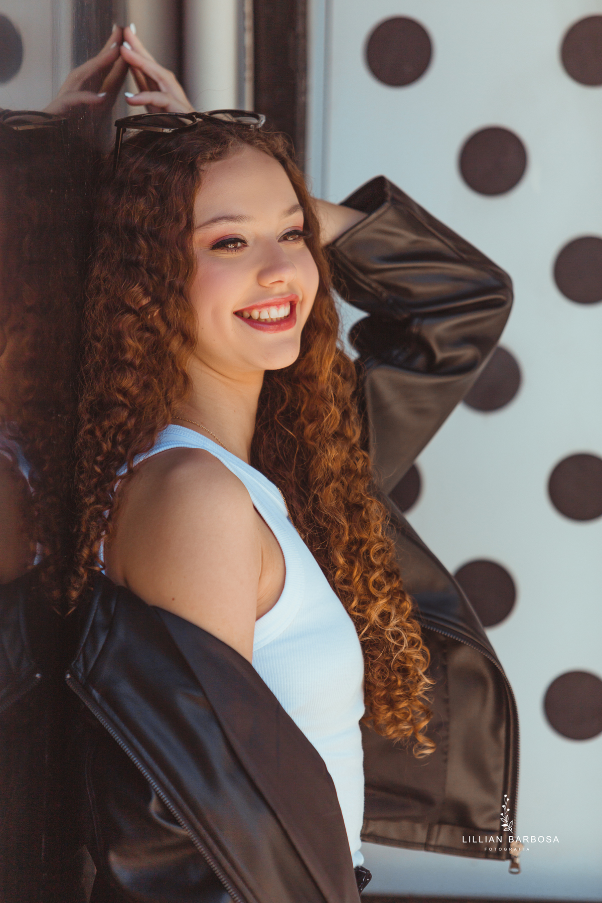 ensaio-de-quinze anos-ensaio-externo-em-balneario-camburiu-santa-catarina-vestido-rosa-vestido-preto-fotgrafa-de-treze-de-maio-lillian-barbosa-fotografia-fotografa-de-balneario-camburiu