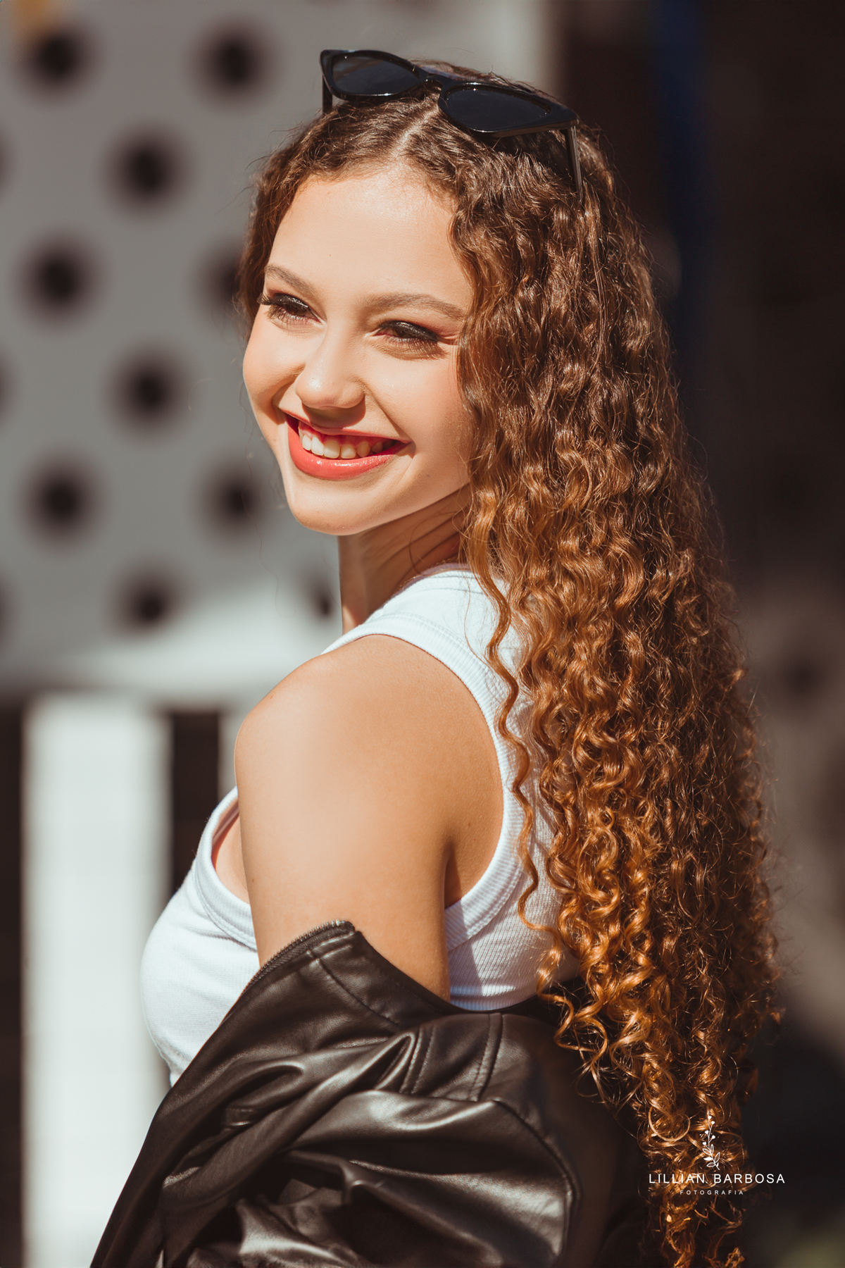 ensaio-de-quinze anos-ensaio-externo-em-balneario-camburiu-santa-catarina-vestido-rosa-vestido-preto-fotgrafa-de-treze-de-maio-lillian-barbosa-fotografia-fotografa-de-balneario-camburiu