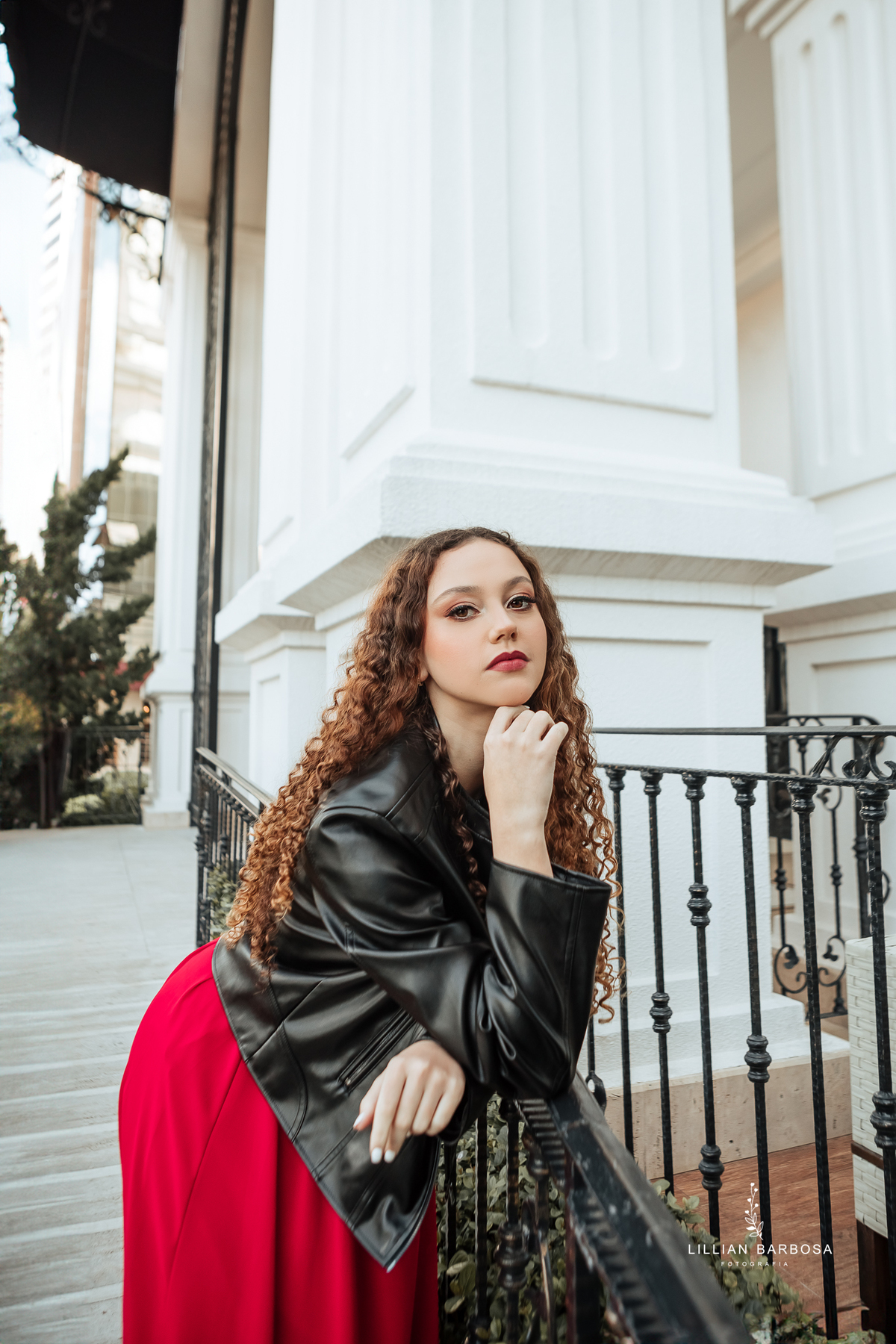 ensaio-de-quinze anos-ensaio-externo-em-balneario-camburiu-santa-catarina-vestido-rosa-vestido-preto-fotgrafa-de-treze-de-maio-lillian-barbosa-fotografia-fotografa-de-balneario-camburiu