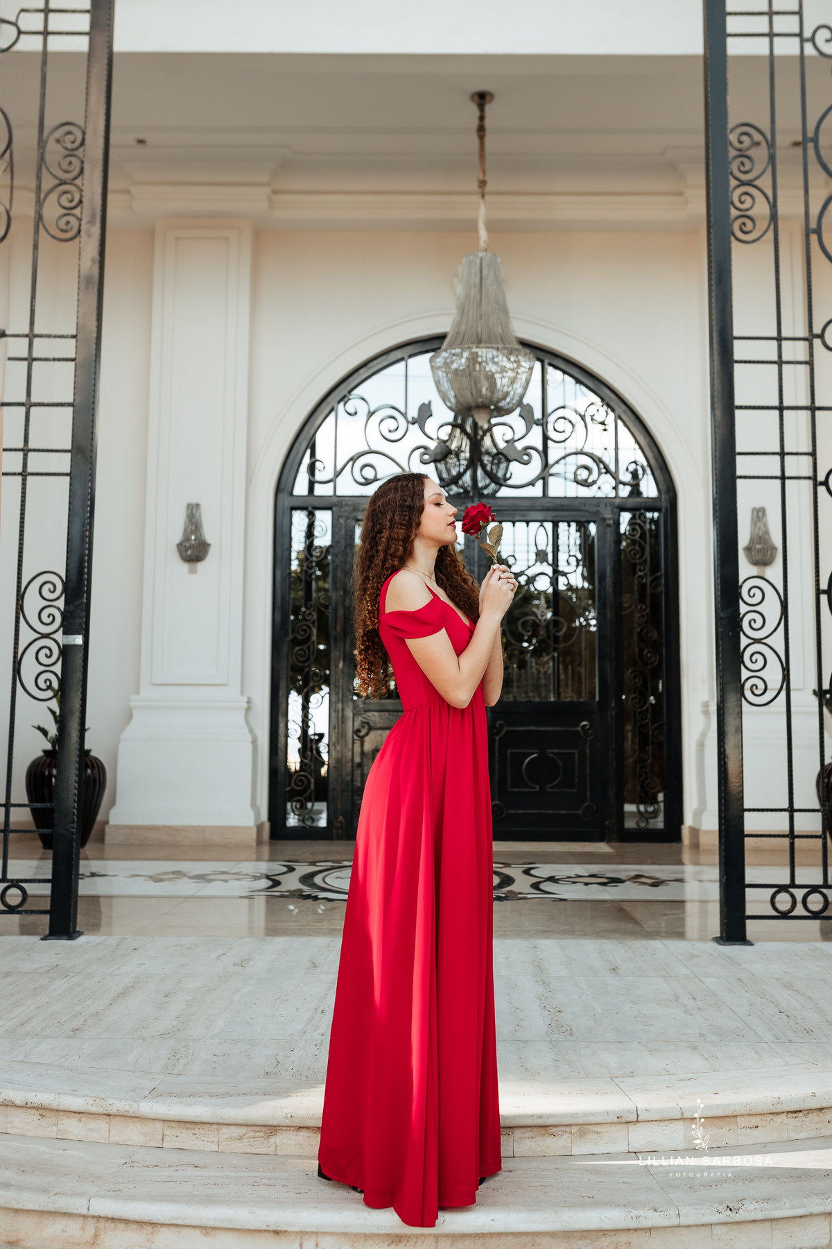 ensaio-de-quinze anos-ensaio-externo-em-balneario-camburiu-santa-catarina-vestido-rosa-vestido-preto-fotgrafa-de-treze-de-maio-lillian-barbosa-fotografia-fotografa-de-balneario-camburiu