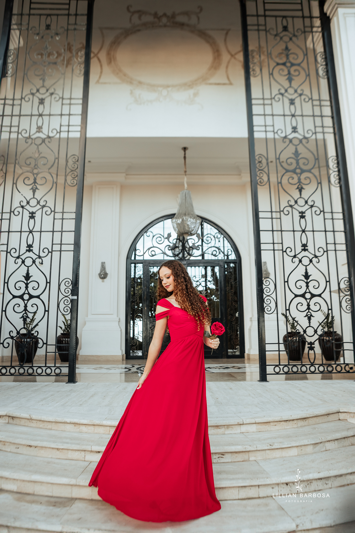 ensaio-de-quinze anos-ensaio-externo-em-balneario-camburiu-santa-catarina-vestido-rosa-vestido-preto-fotgrafa-de-treze-de-maio-lillian-barbosa-fotografia-fotografa-de-balneario-camburiu