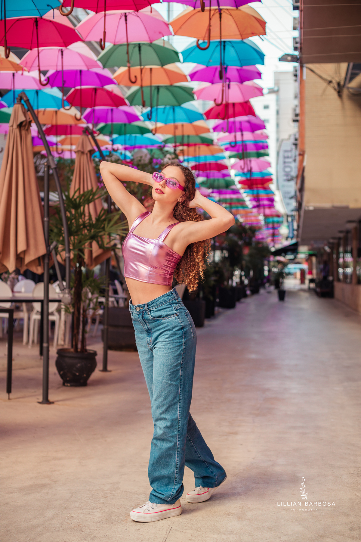 ensaio-de-quinze anos-ensaio-externo-em-balneario-camburiu-santa-catarina-vestido-rosa-vestido-preto-fotgrafa-de-treze-de-maio-lillian-barbosa-fotografia-fotografa-de-balneario-camburiu