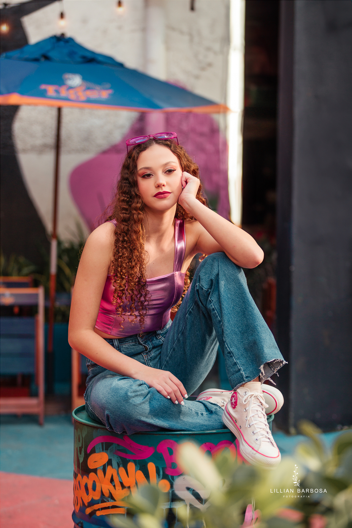 ensaio-de-quinze anos-ensaio-externo-em-balneario-camburiu-santa-catarina-vestido-rosa-vestido-preto-fotgrafa-de-treze-de-maio-lillian-barbosa-fotografia-fotografa-de-balneario-camburiu