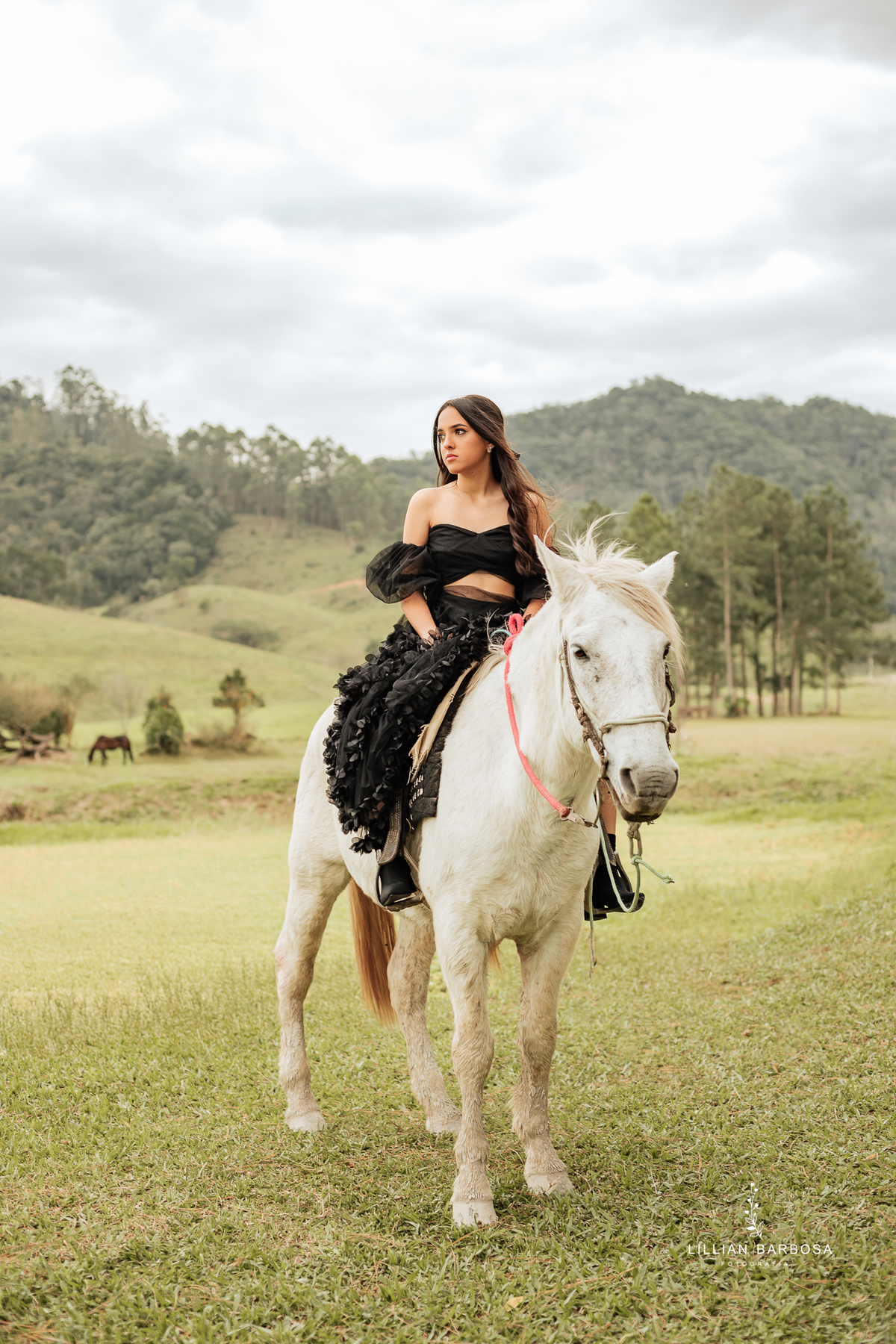 ensaio-de-quinze anos-ensaio-externo-em-castel-belvedere-treze-de-maio-santa-catarina-fotografa-de-treze-de-maio-fotografia-fotografa-de-lauro-muller