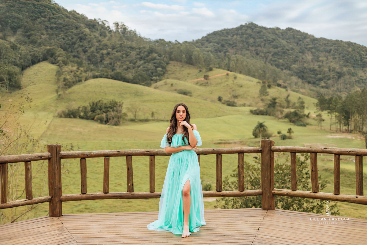 ensaio-de-quinze anos-ensaio-externo-em-castel-belvedere-treze-de-maio-santa-catarina-fotografa-de-treze-de-maio-fotografia-fotografa-de-lauro-muller