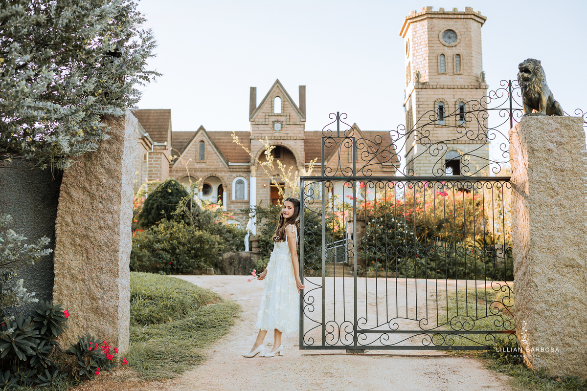 ensaio-de-quinze anos-ensaio-externo-em-castelo-belvedere-treze-de-maio-santa-catarina-fotografa-de-treze-de-maio-fotografia-fotografa-de-lauro-muller